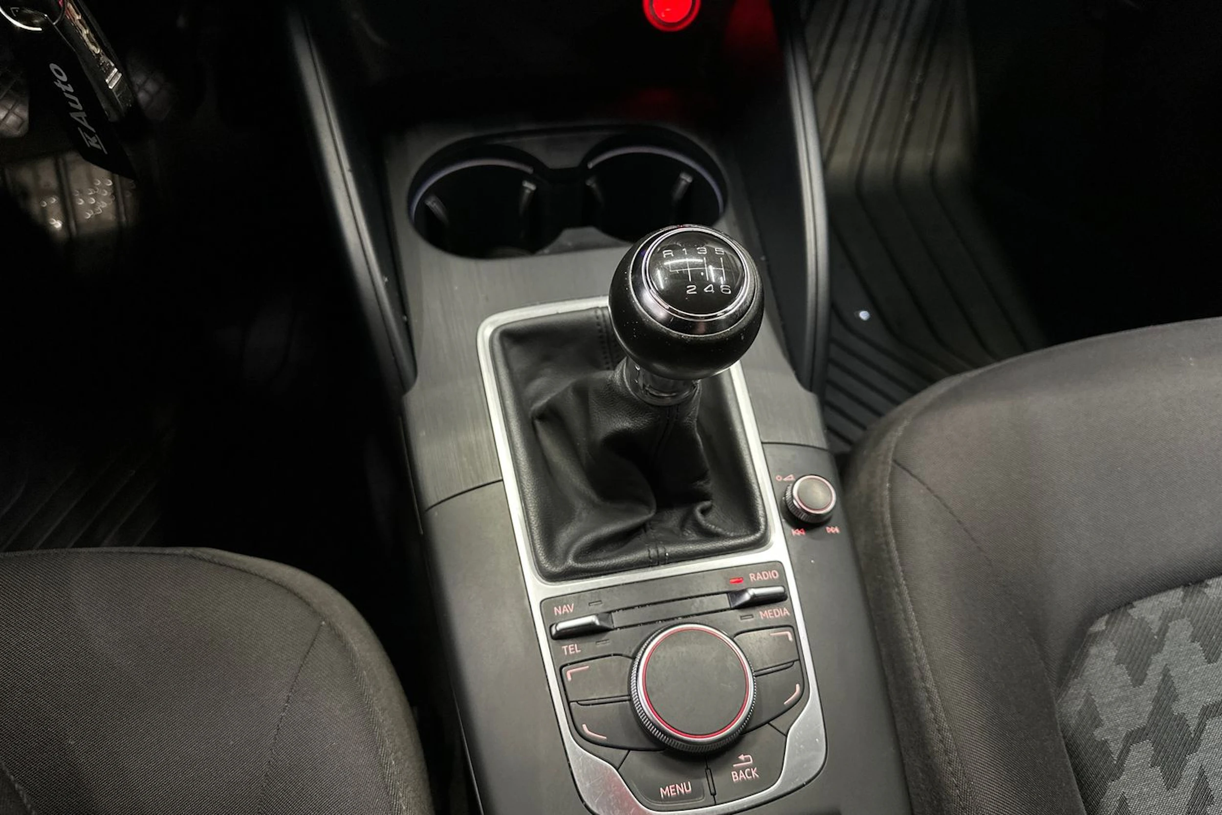valkoinen Audi A3 2013 kuva 14.