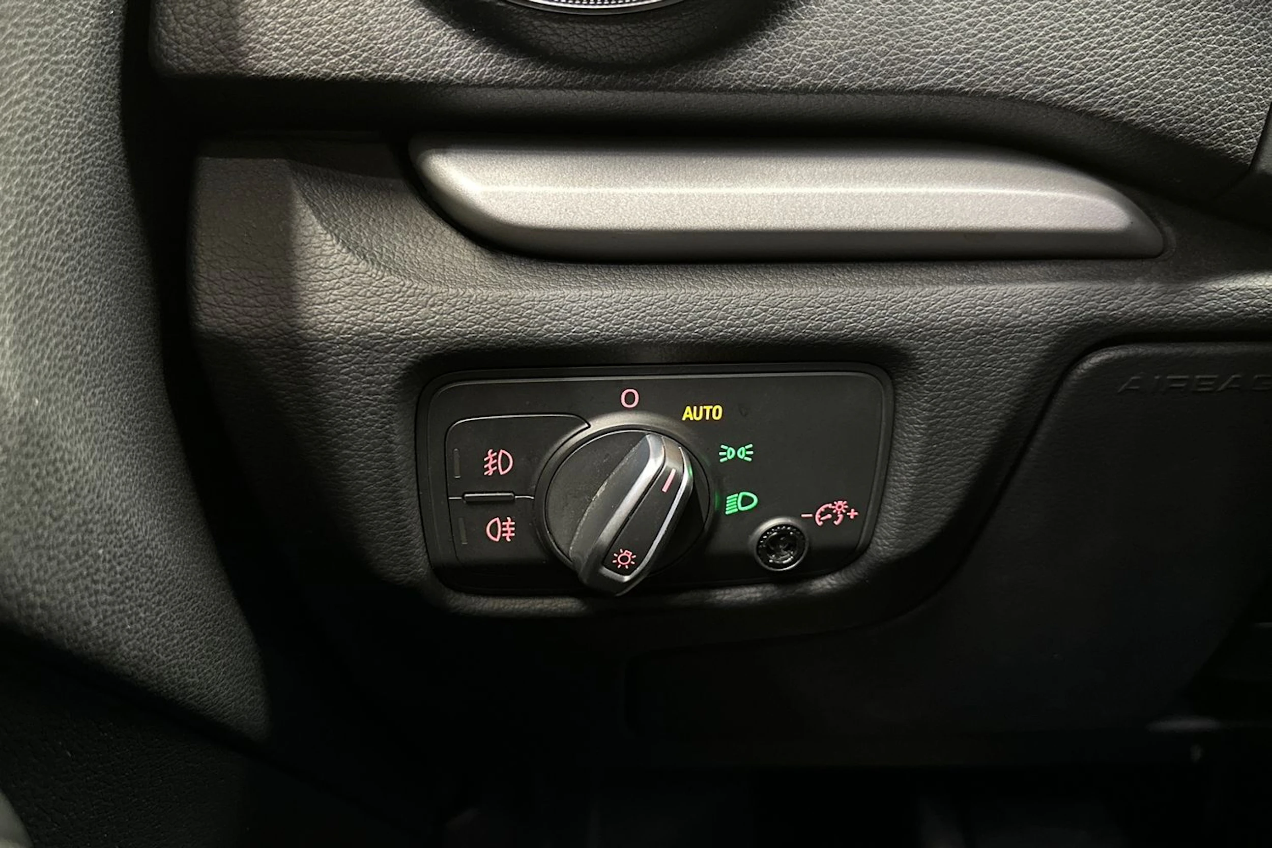 valkoinen Audi A3 2013 kuva 18.
