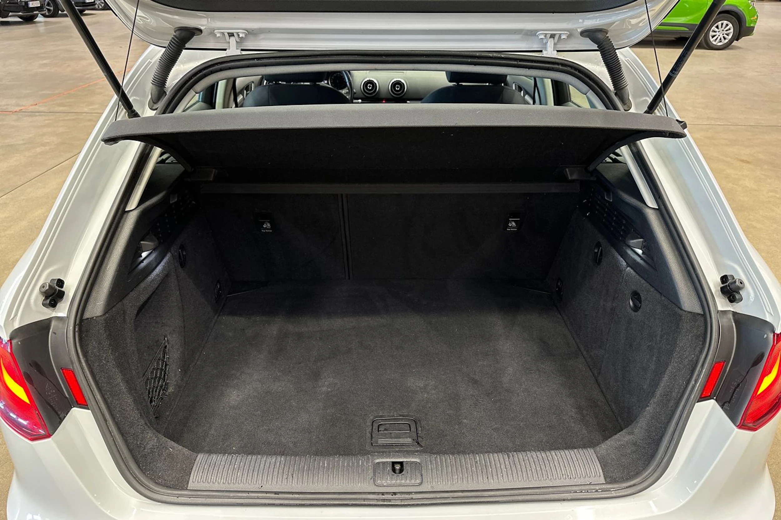 valkoinen Audi A3 2013 kuva 20.