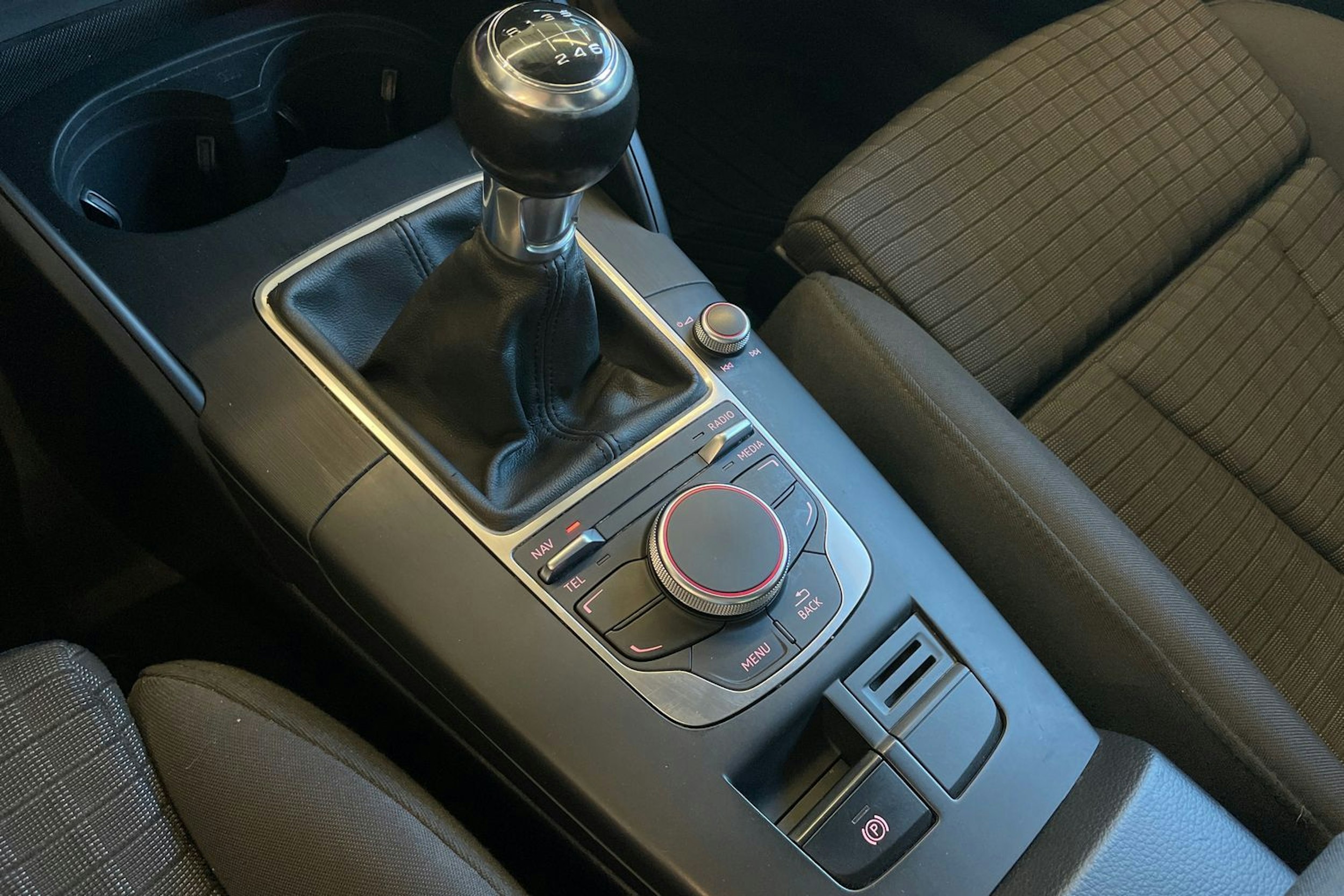 punainen Audi A3 2014 kuva 23.