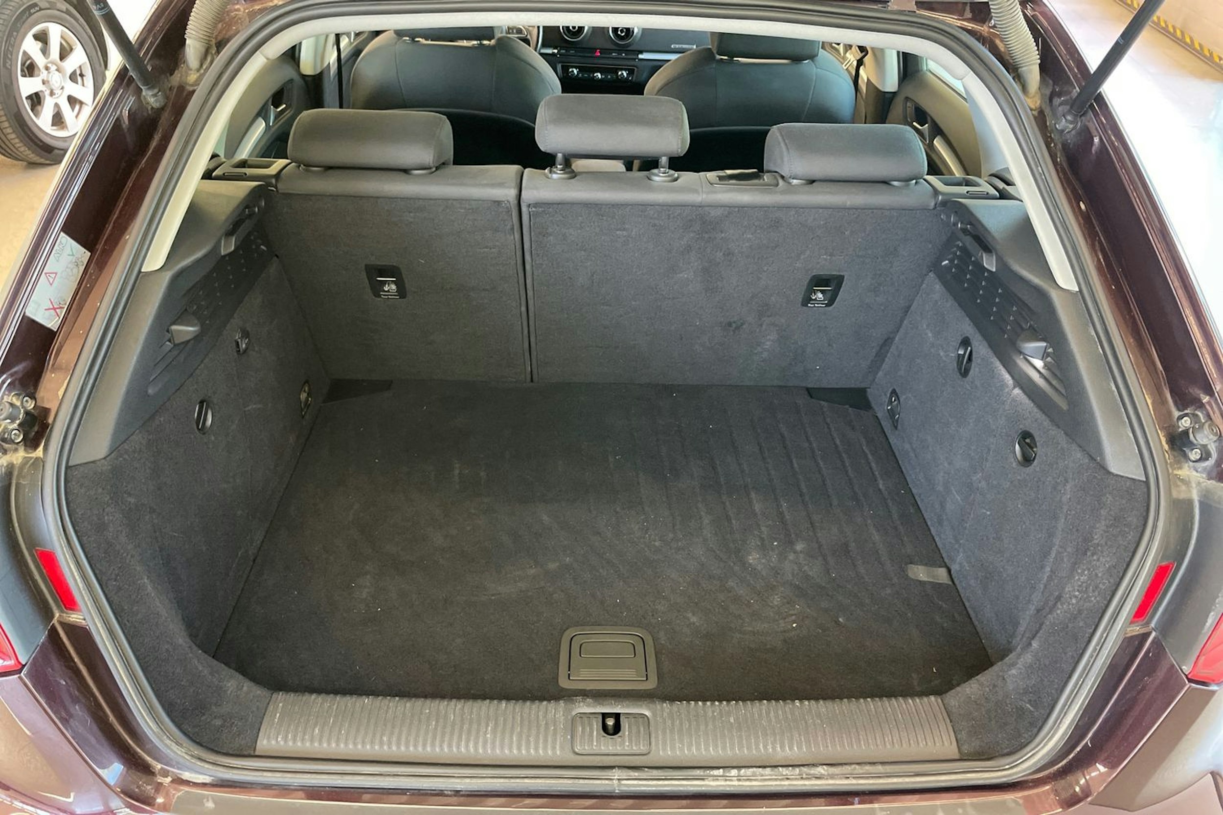 punainen Audi A3 2014 kuva 32.