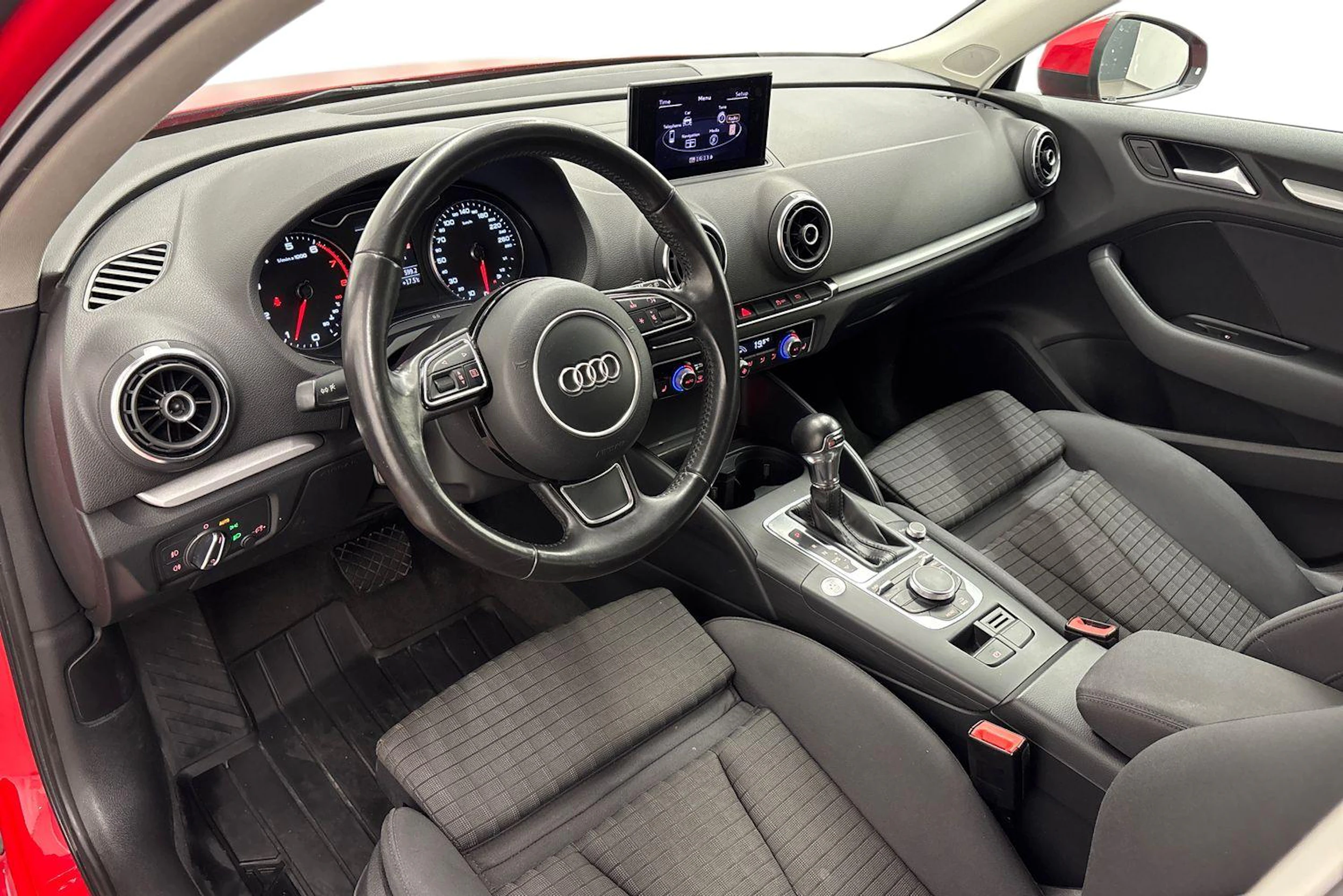 punainen Audi A3 2014 kuva 6.