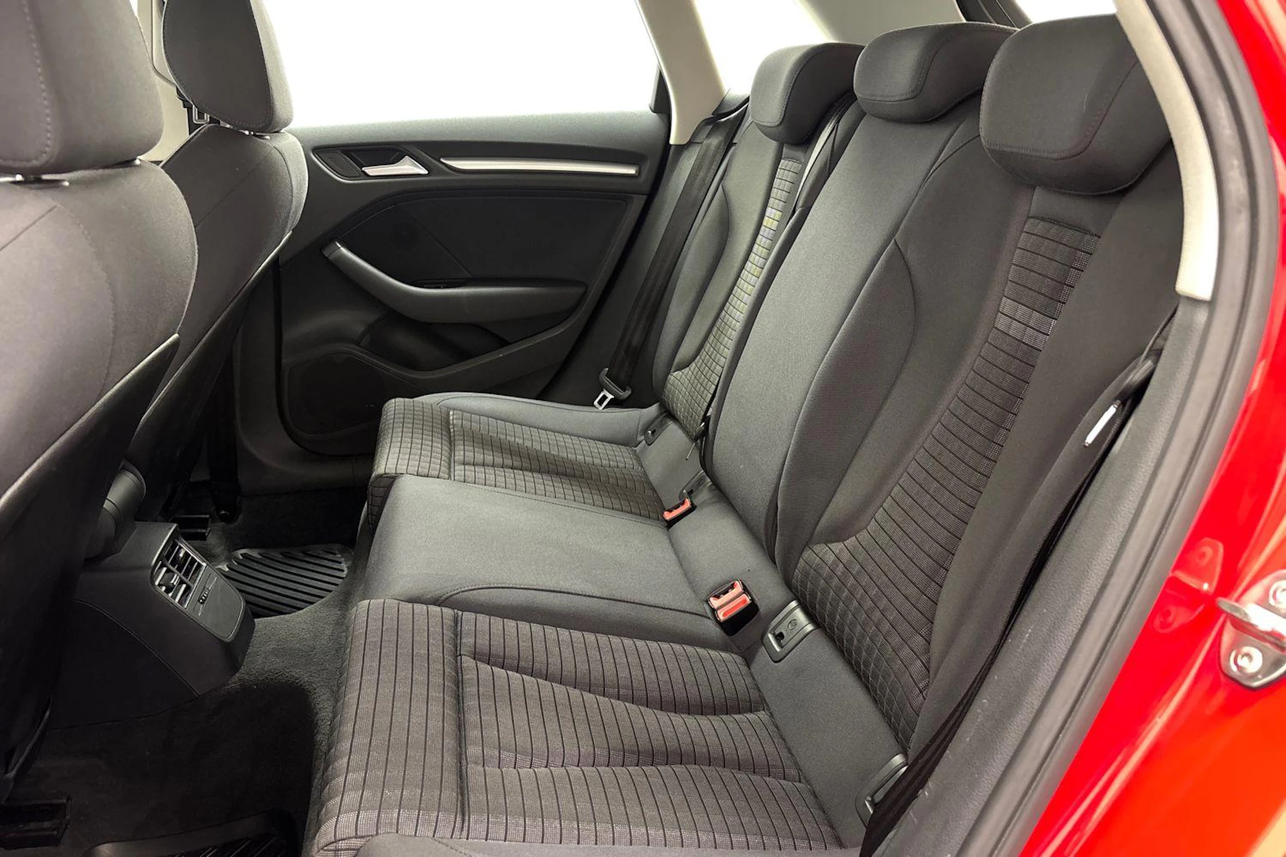 punainen Audi A3 2014 kuva 8.
