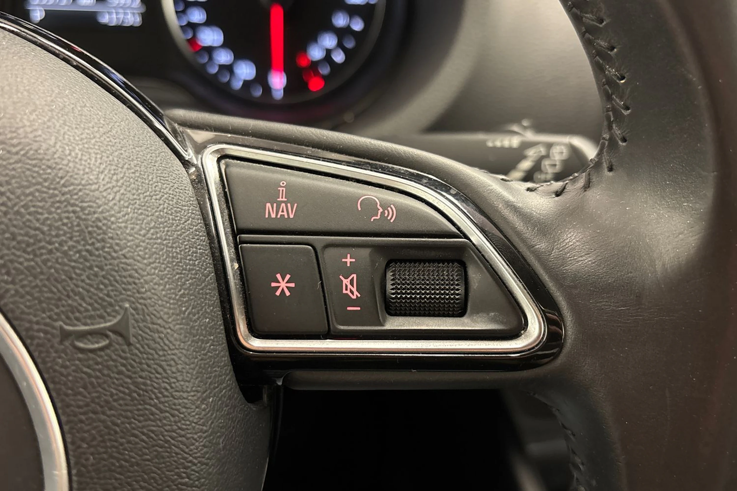 punainen Audi A3 2014 kuva 14.