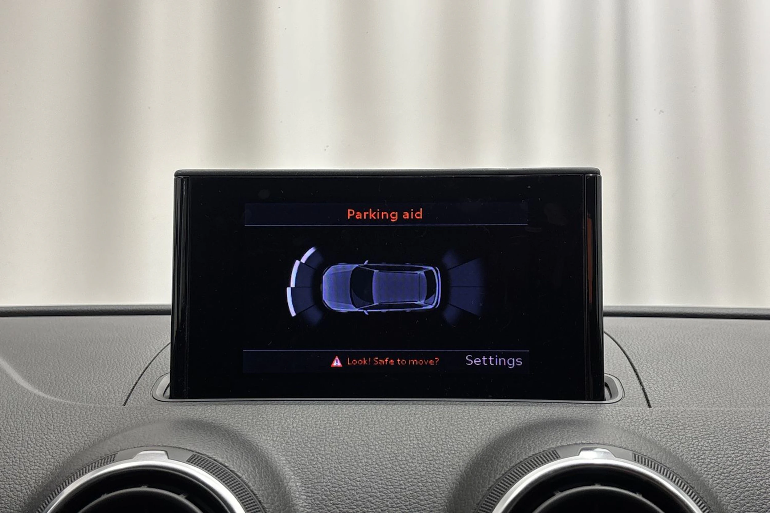 punainen Audi A3 2014 kuva 17.