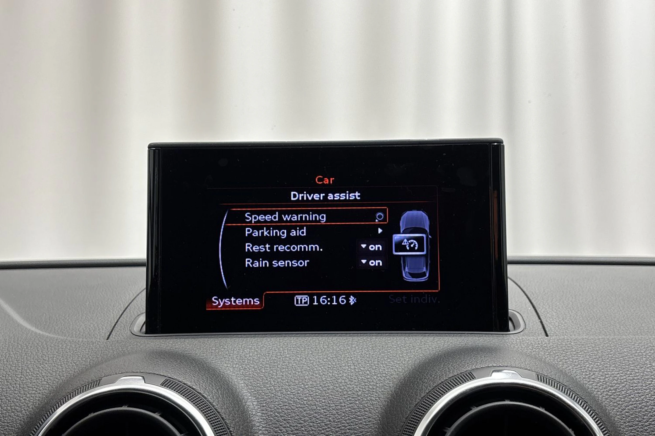 punainen Audi A3 2014 kuva 19.