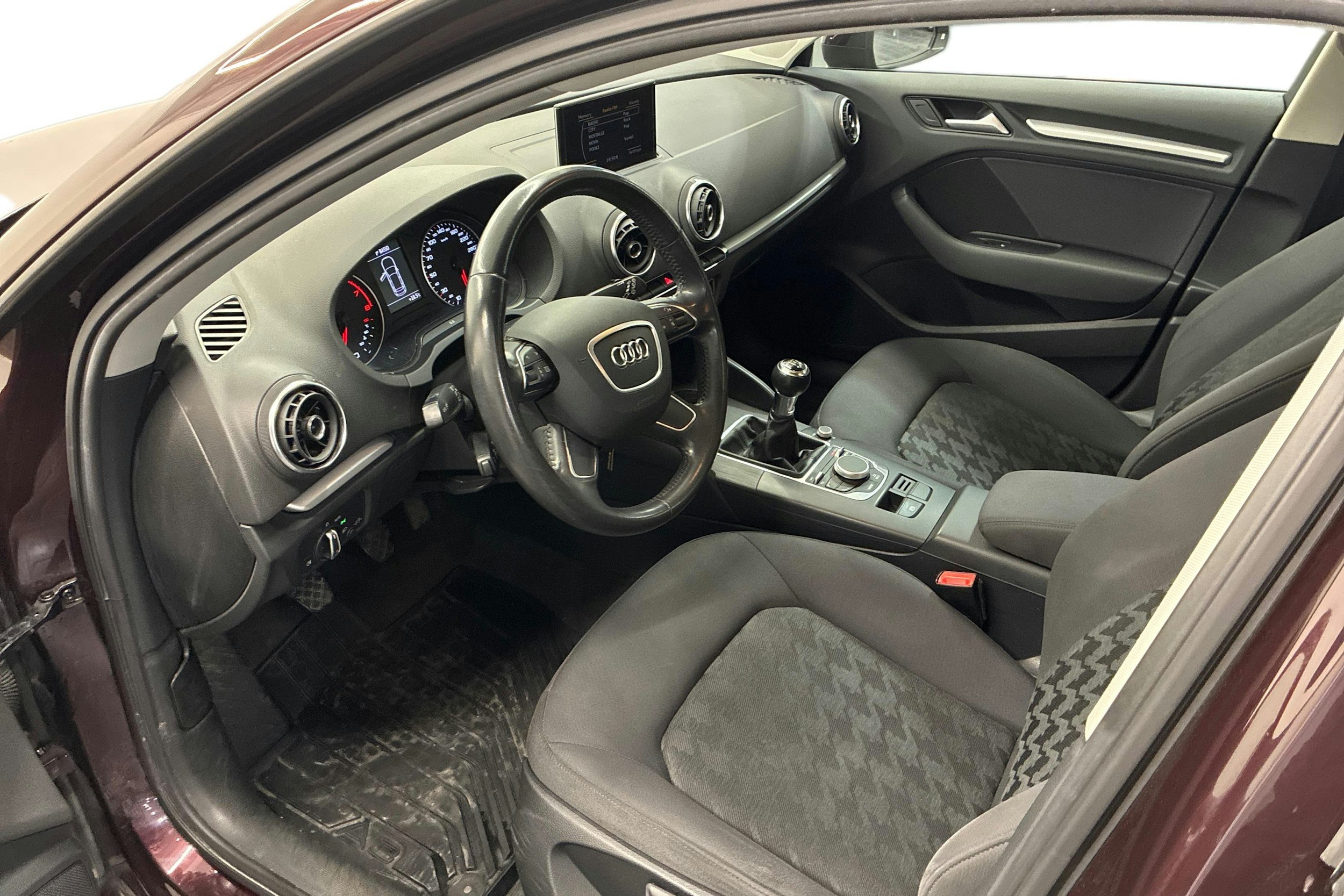 Punainen Audi A3 2014 kuva 6.