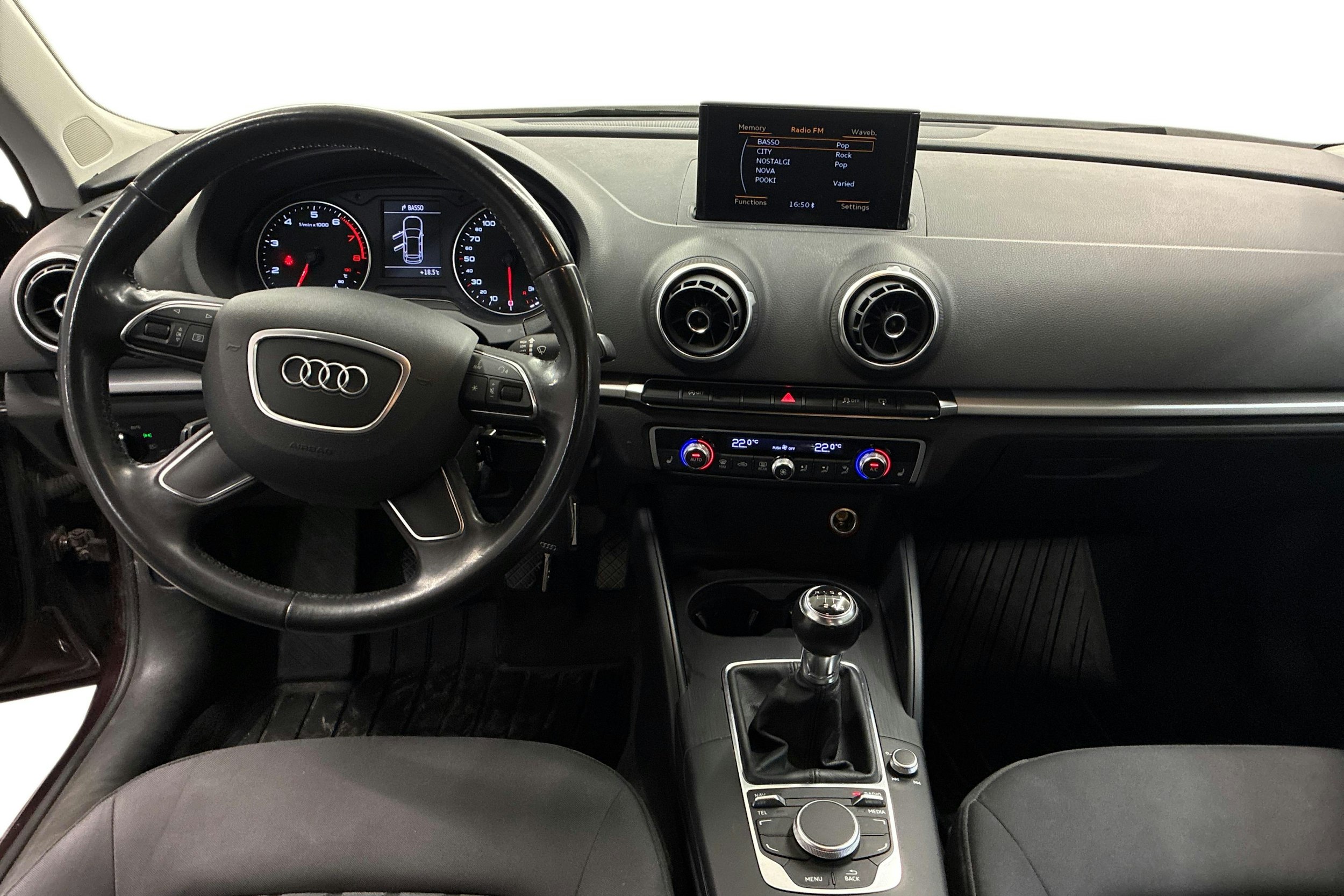 Punainen Audi A3 2014 kuva 7.