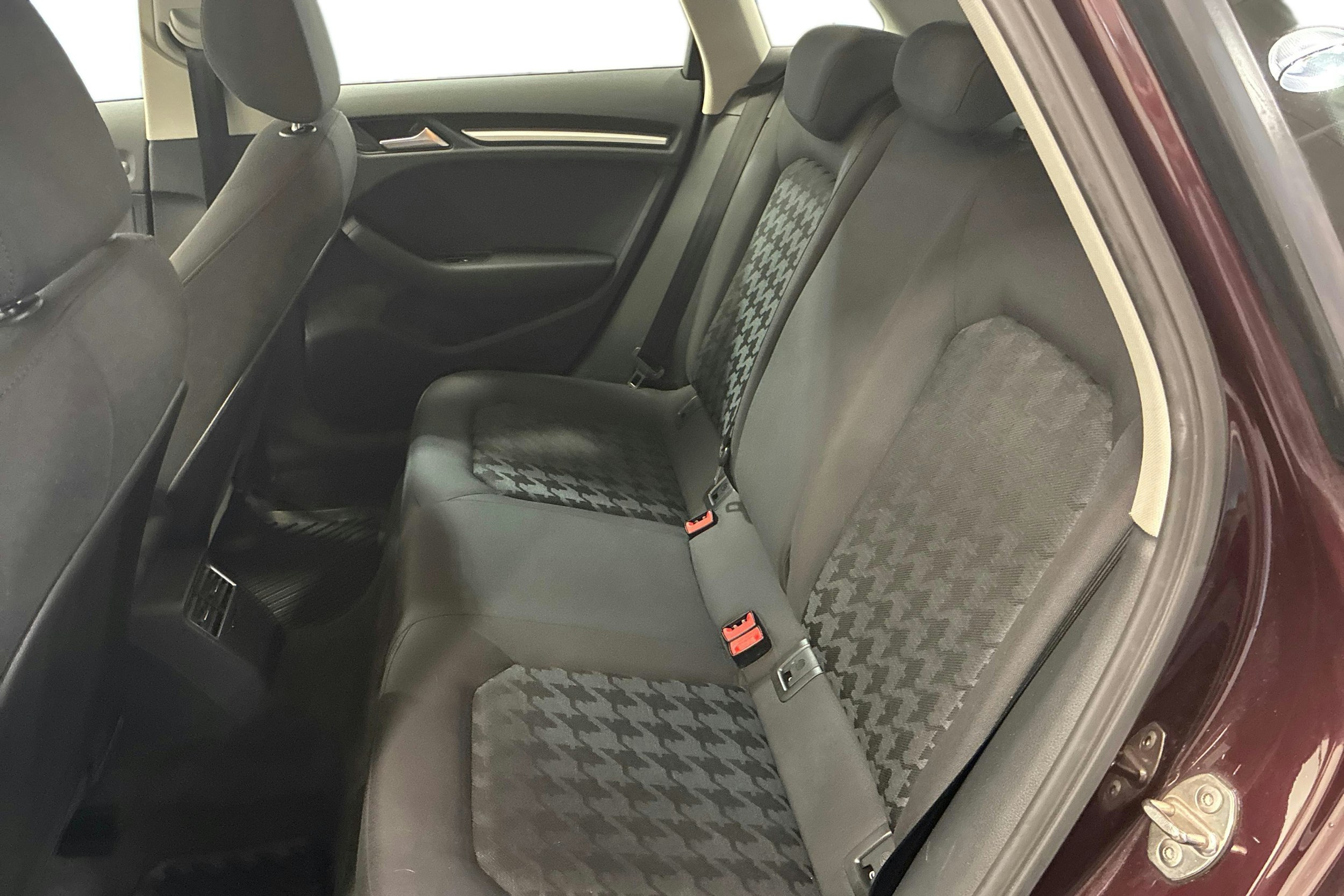 Punainen Audi A3 2014 kuva 8.