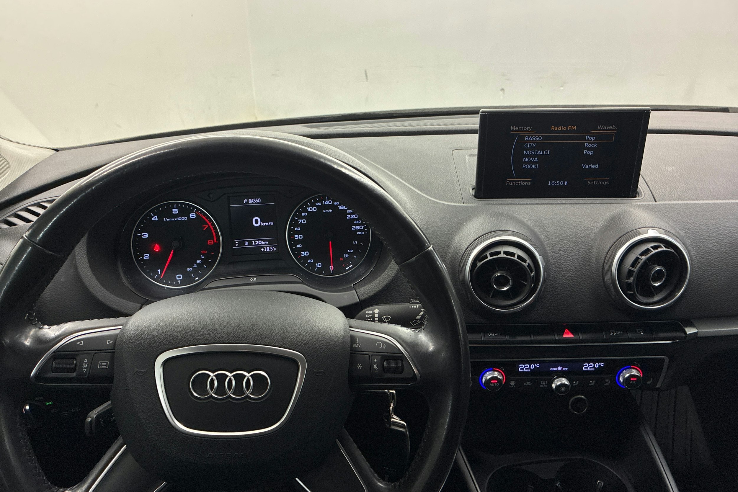 Punainen Audi A3 2014 kuva 12.