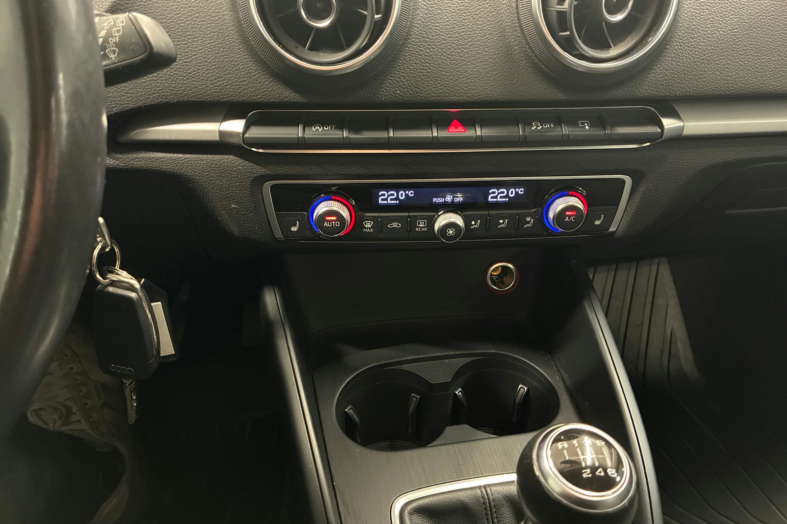 Punainen Audi A3 2014 kuva 13.