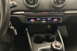 Punainen Audi A3 2014 kuva 13.