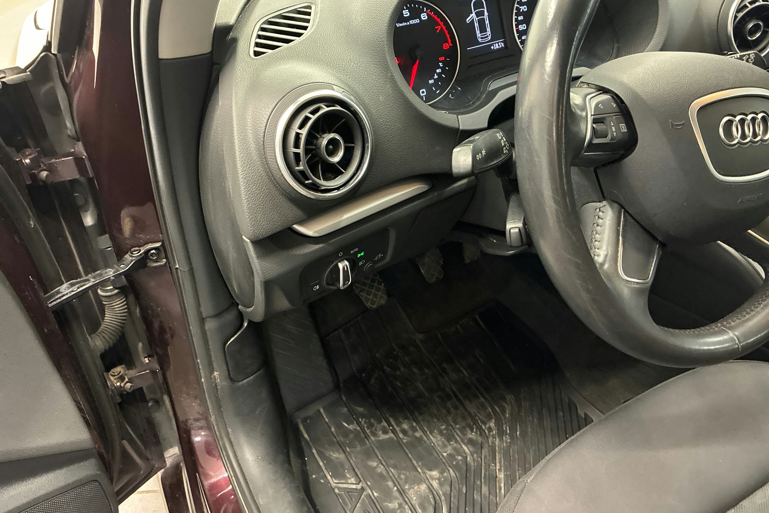 Punainen Audi A3 2014 kuva 15.