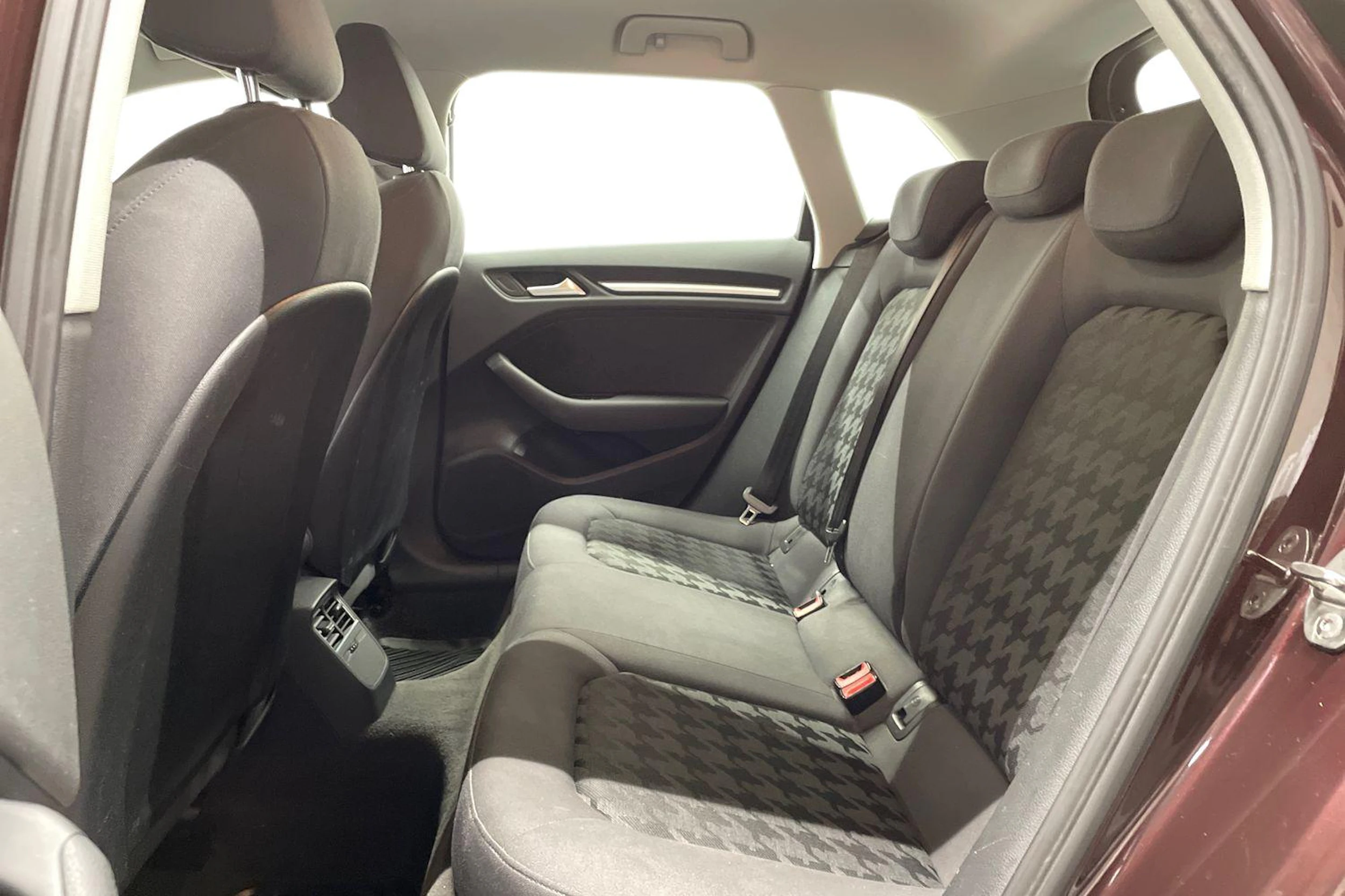 met. punainen Audi A3 2014 kuva 8.