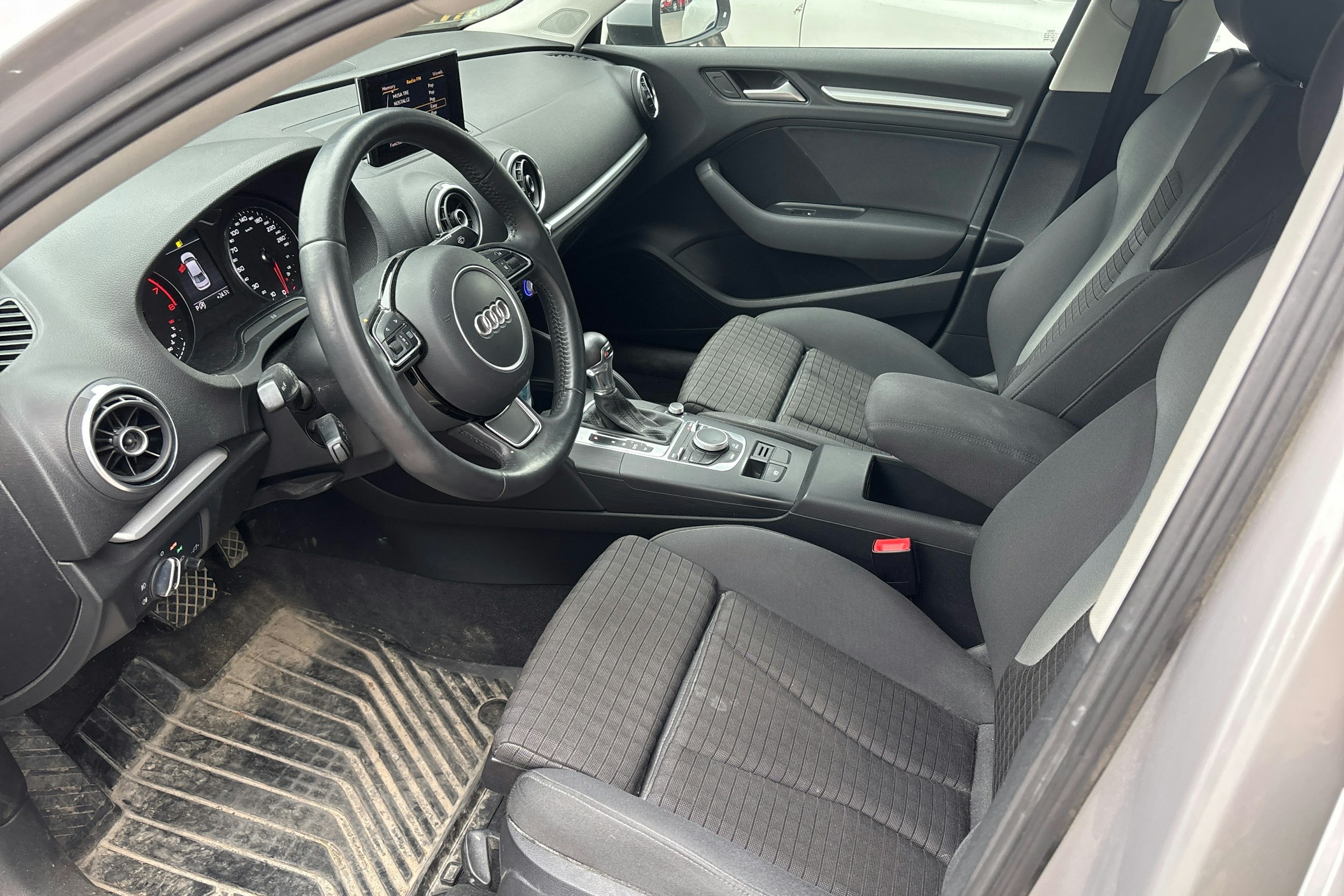 Harmaa Audi A3 2014 kuva 3.