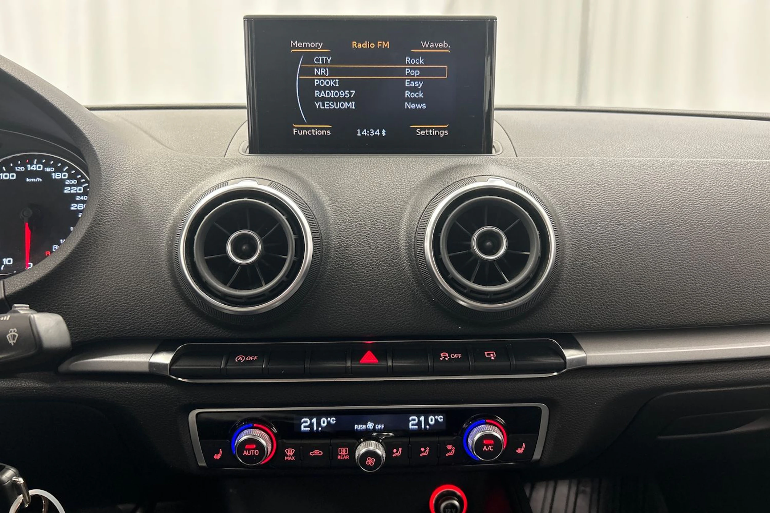 hopea Audi A3 2014 kuva 19.