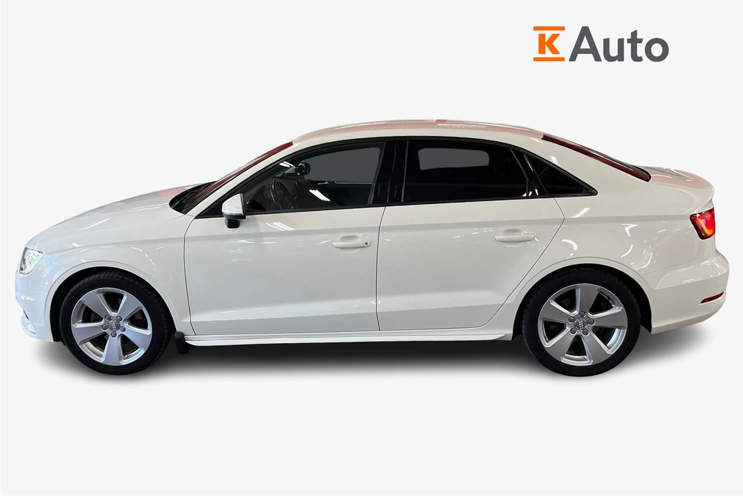 Valkoinen Audi A3 2014 kuva 5.