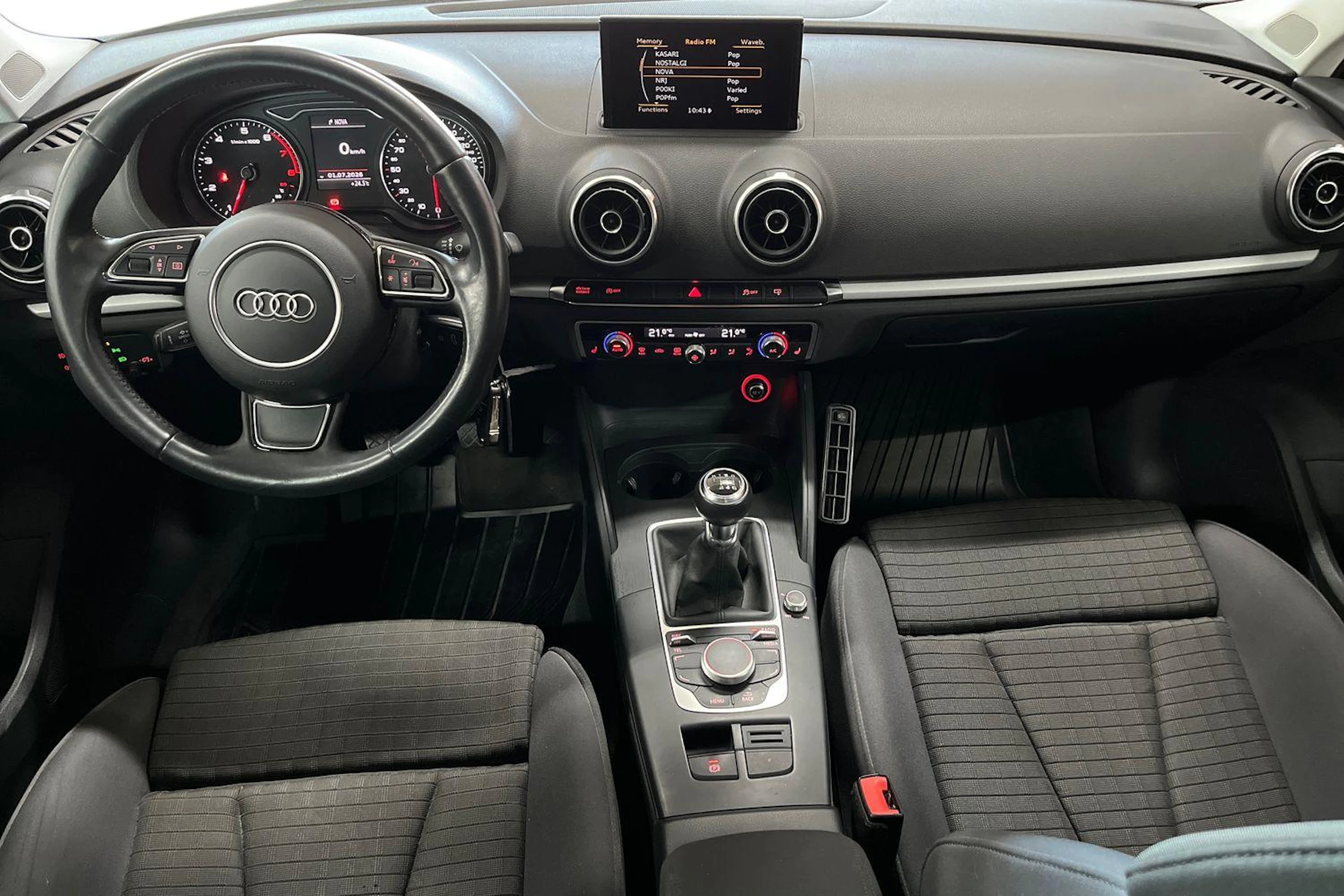 Valkoinen Audi A3 2014 kuva 7.
