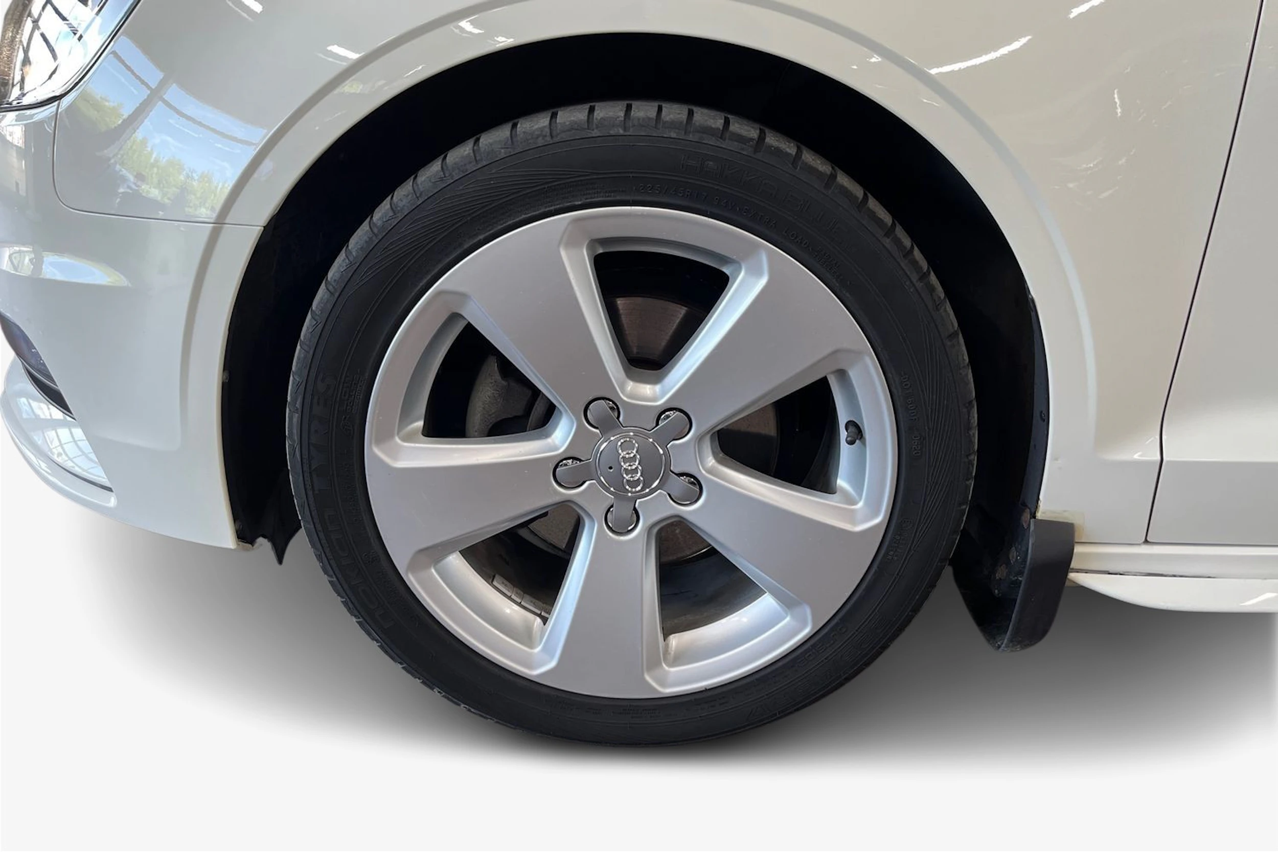 Valkoinen Audi A3 2014 kuva 9.