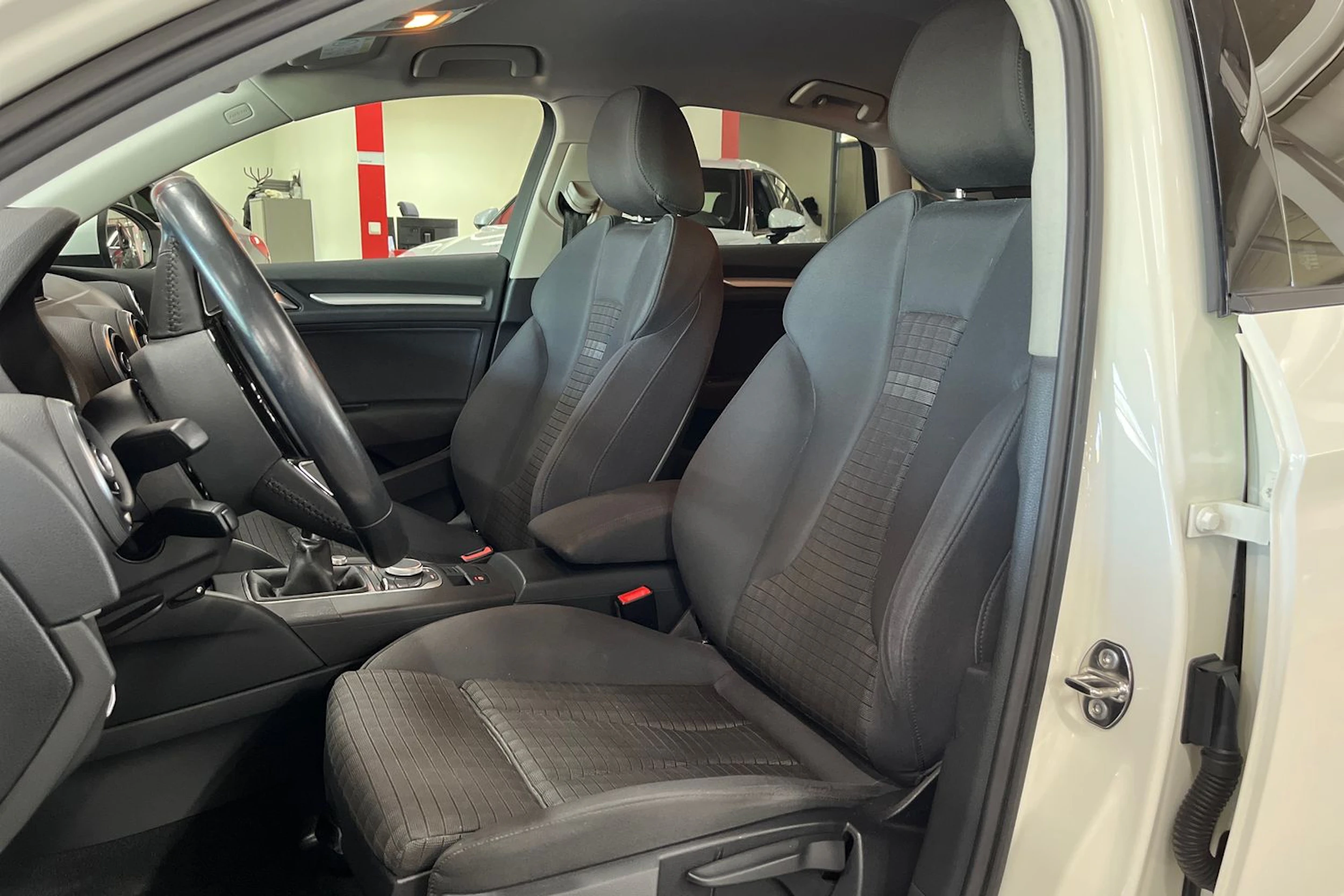 Valkoinen Audi A3 2014 kuva 11.