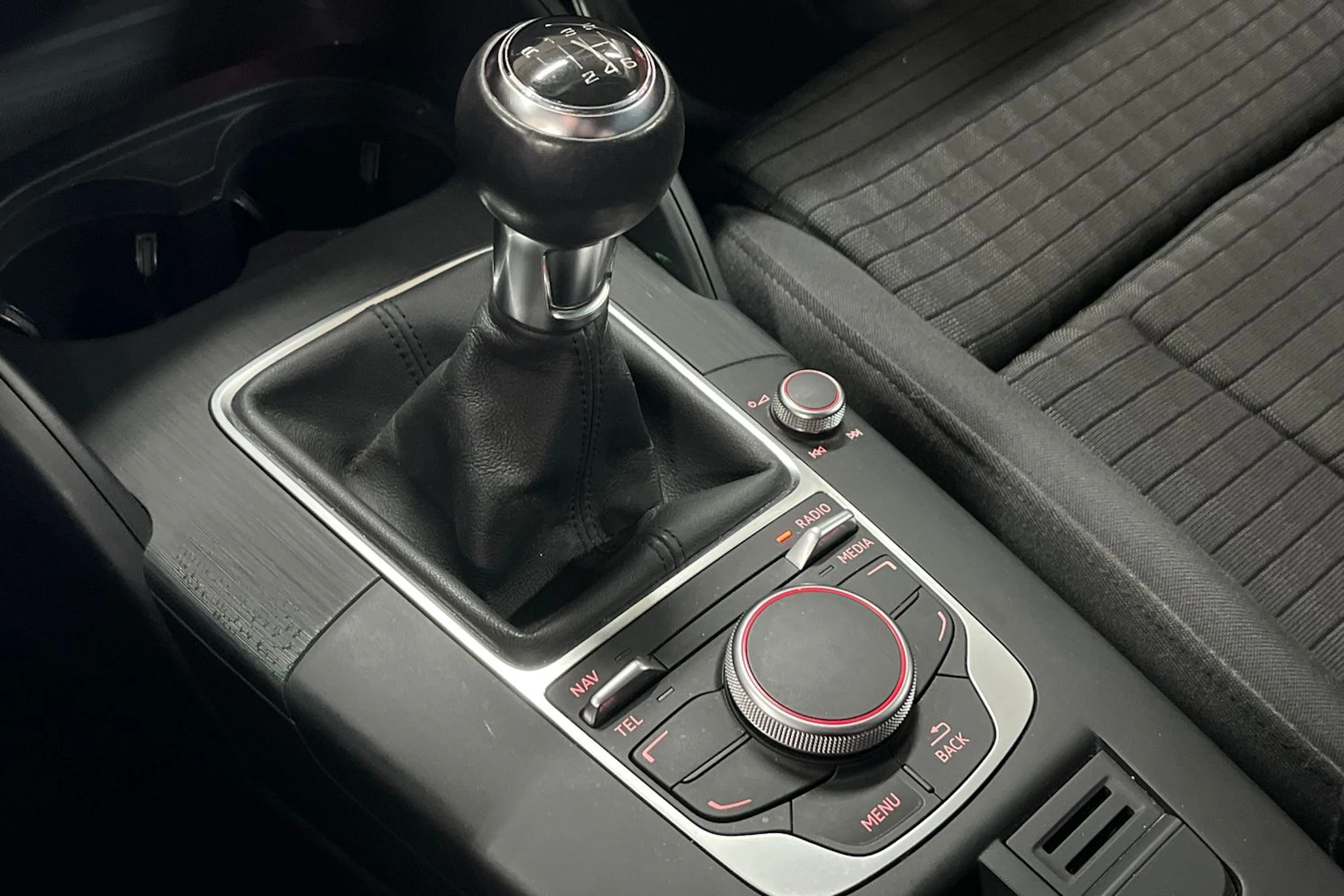 Valkoinen Audi A3 2014 kuva 14.