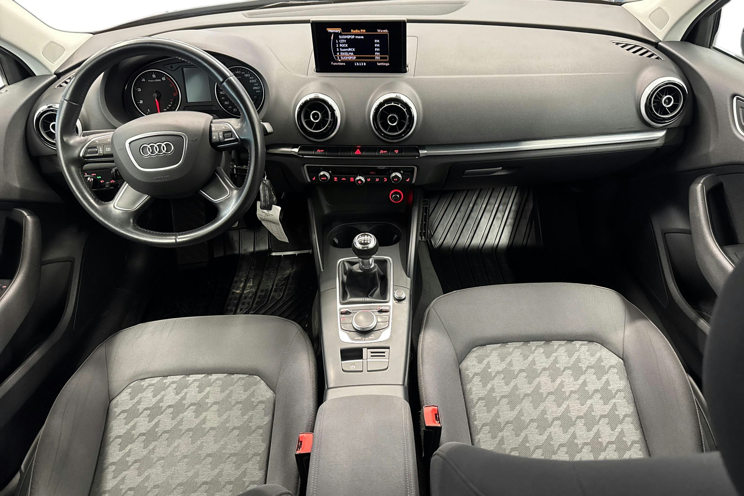 musta Audi A3 2015 kuva 7.