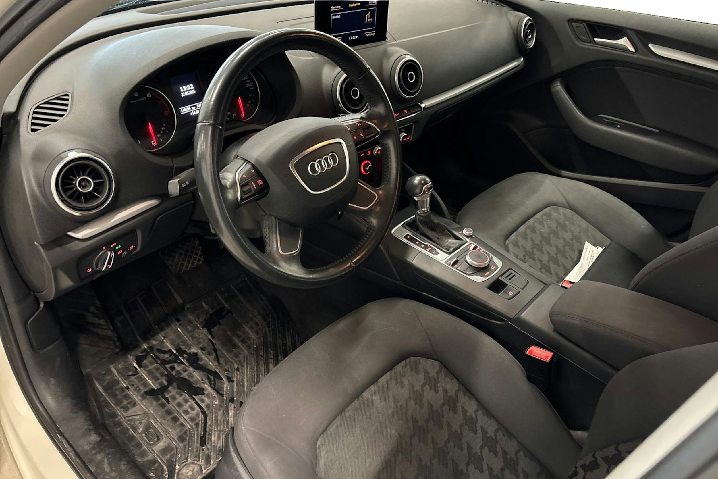 valkoinen Audi A3 2014 kuva 3.