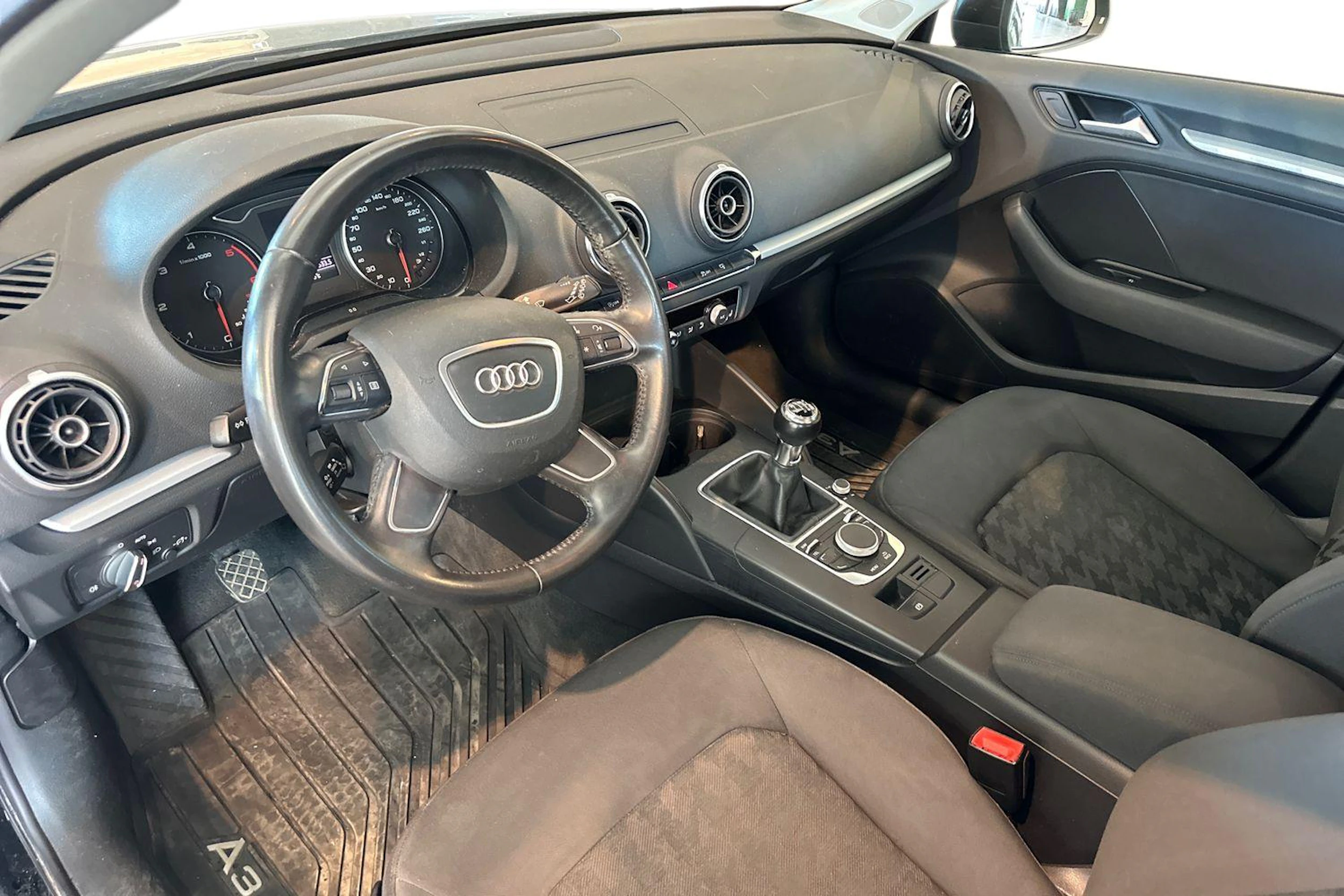 musta Audi A3 2014 kuva 3.