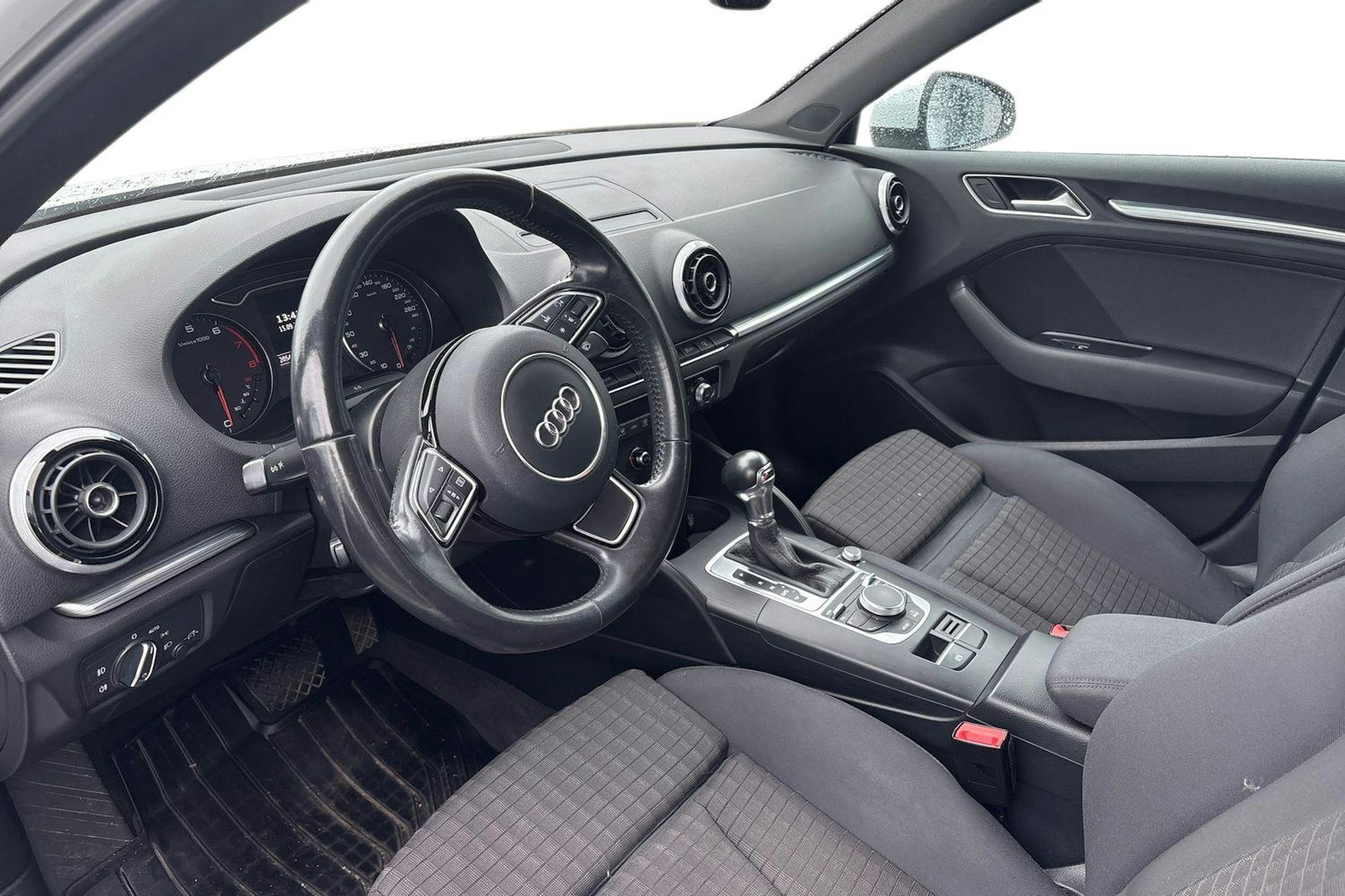 valkoinen Audi A3 2014 kuva 3.