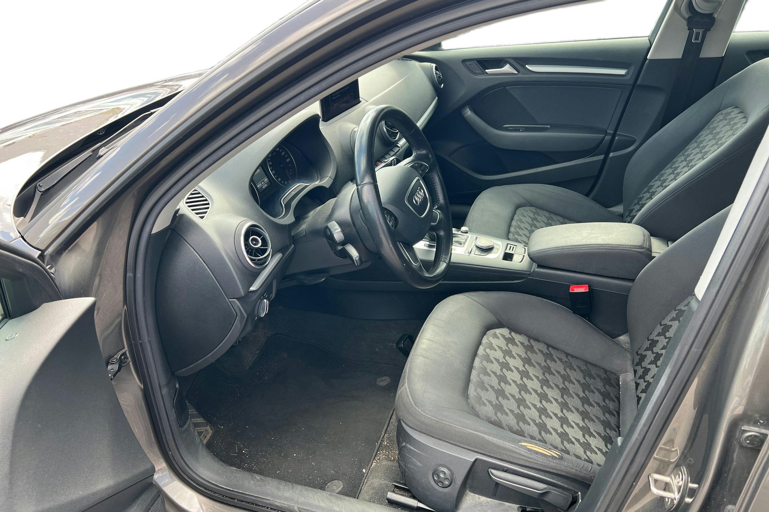 harmaa Audi A3 2015 kuva 3.