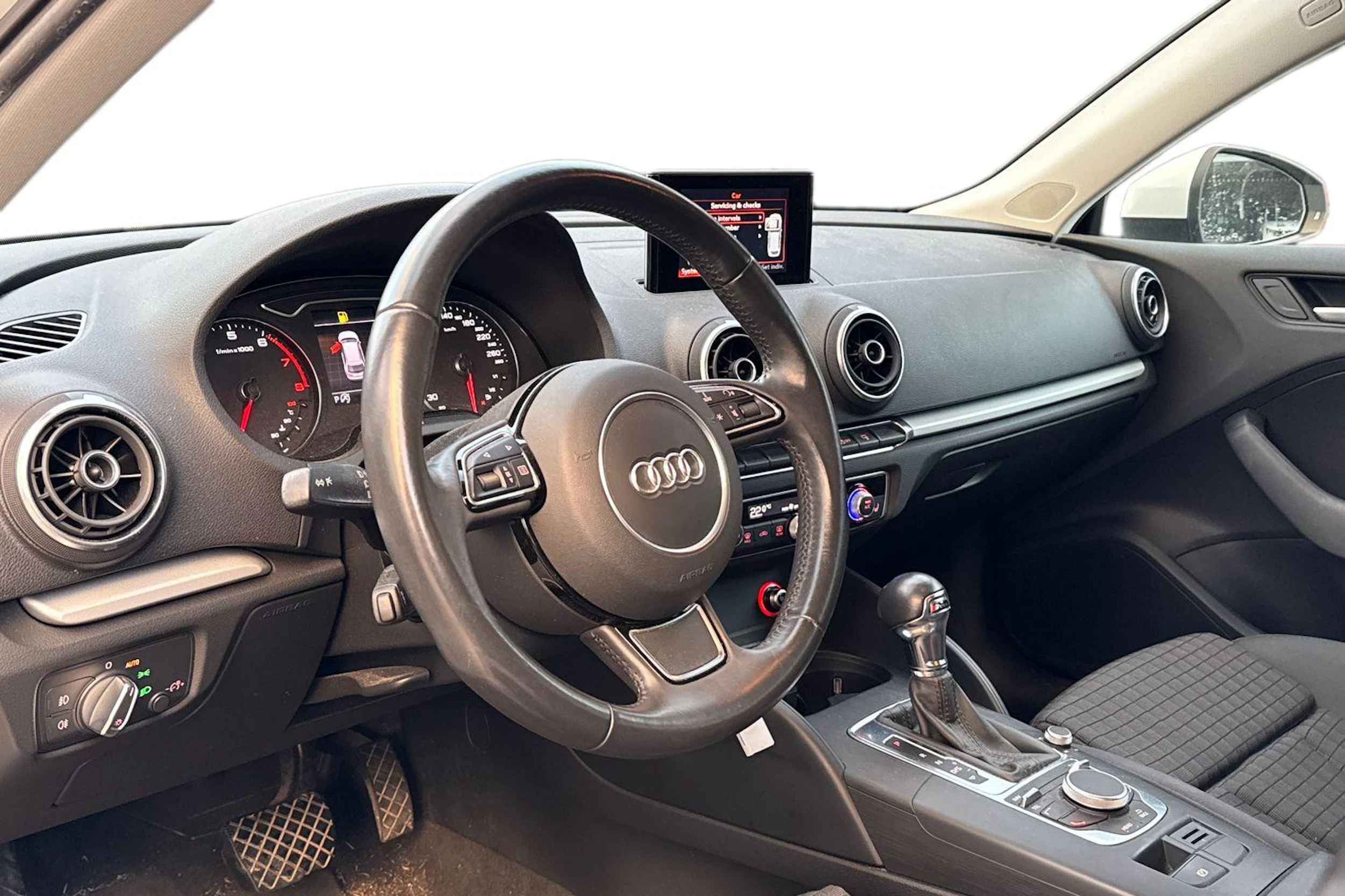 valkoinen Audi A3 2014 kuva 3.