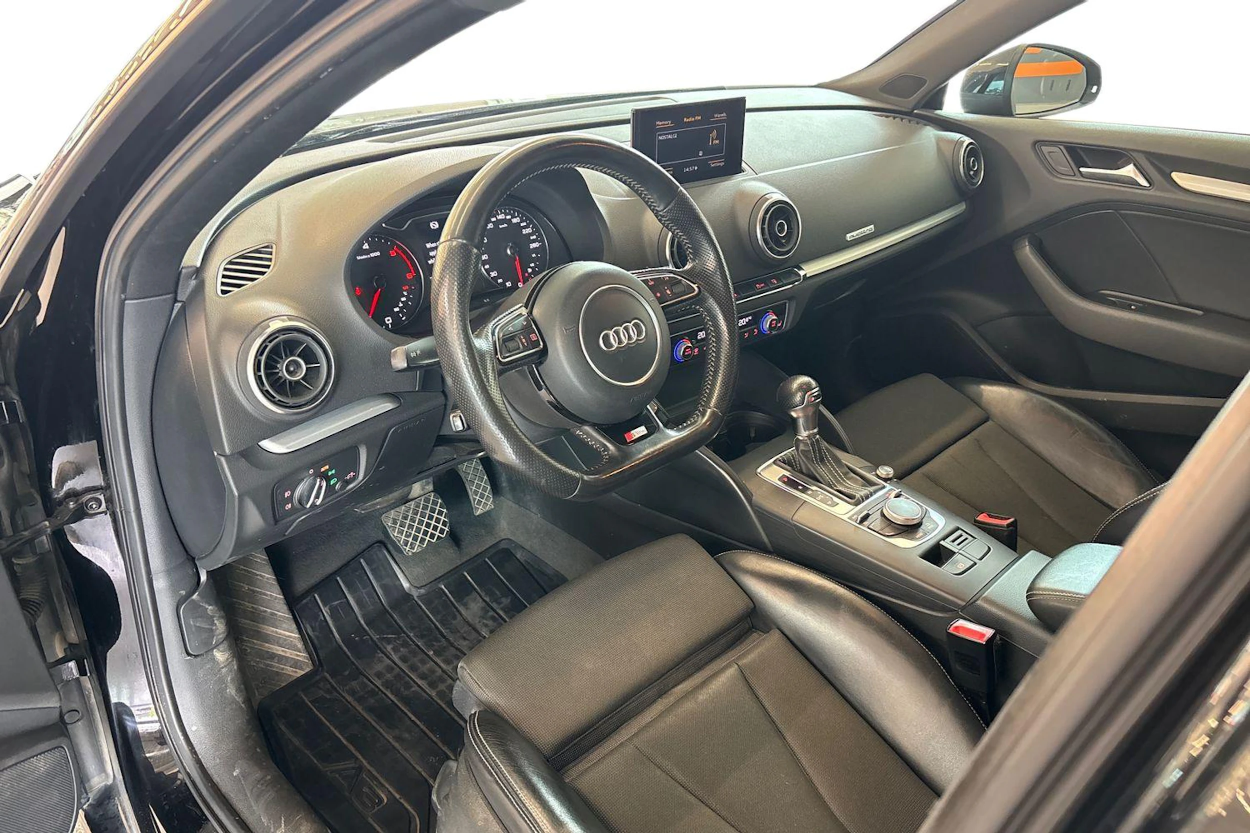 Musta Audi A3 2014 kuva 6.