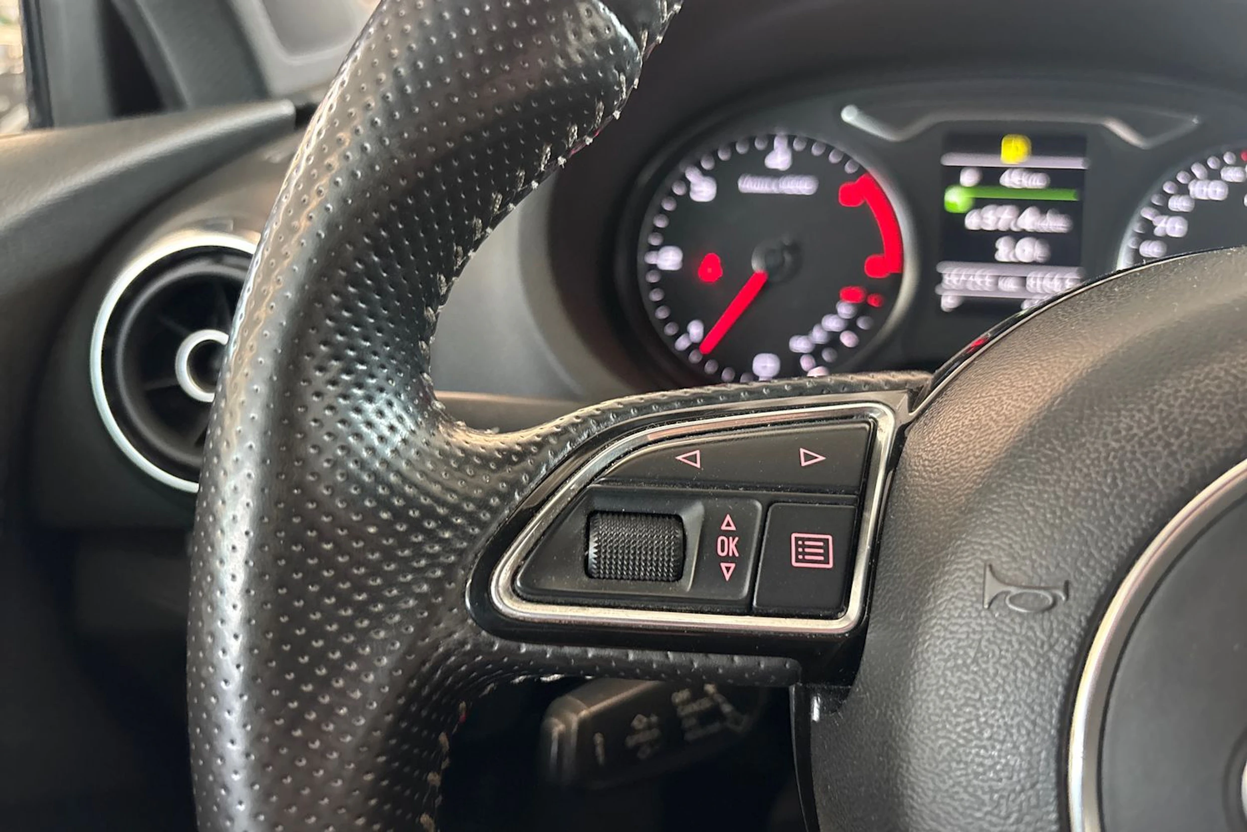 Musta Audi A3 2014 kuva 12.