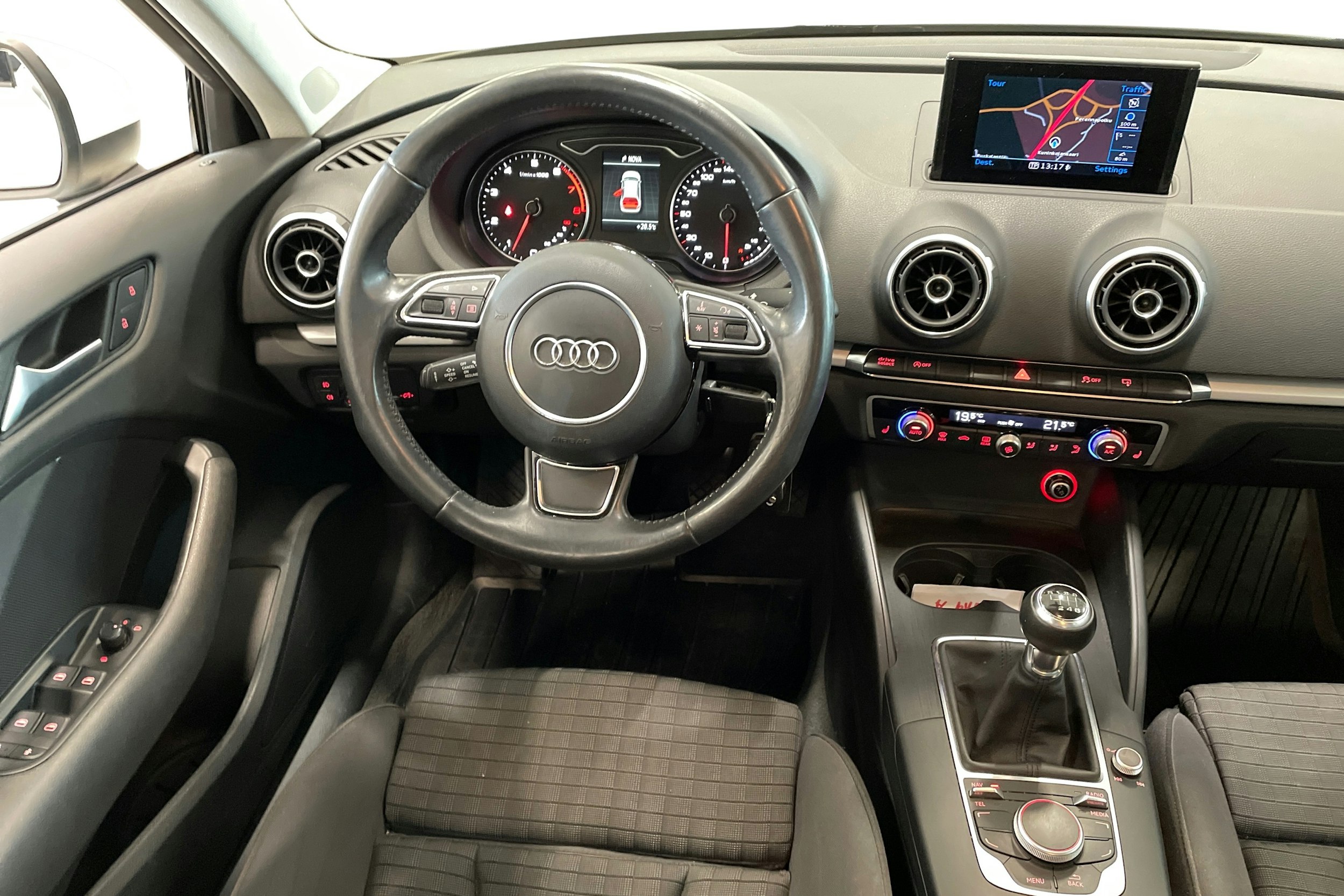 valkoinen Audi A3 2014 kuva 9.
