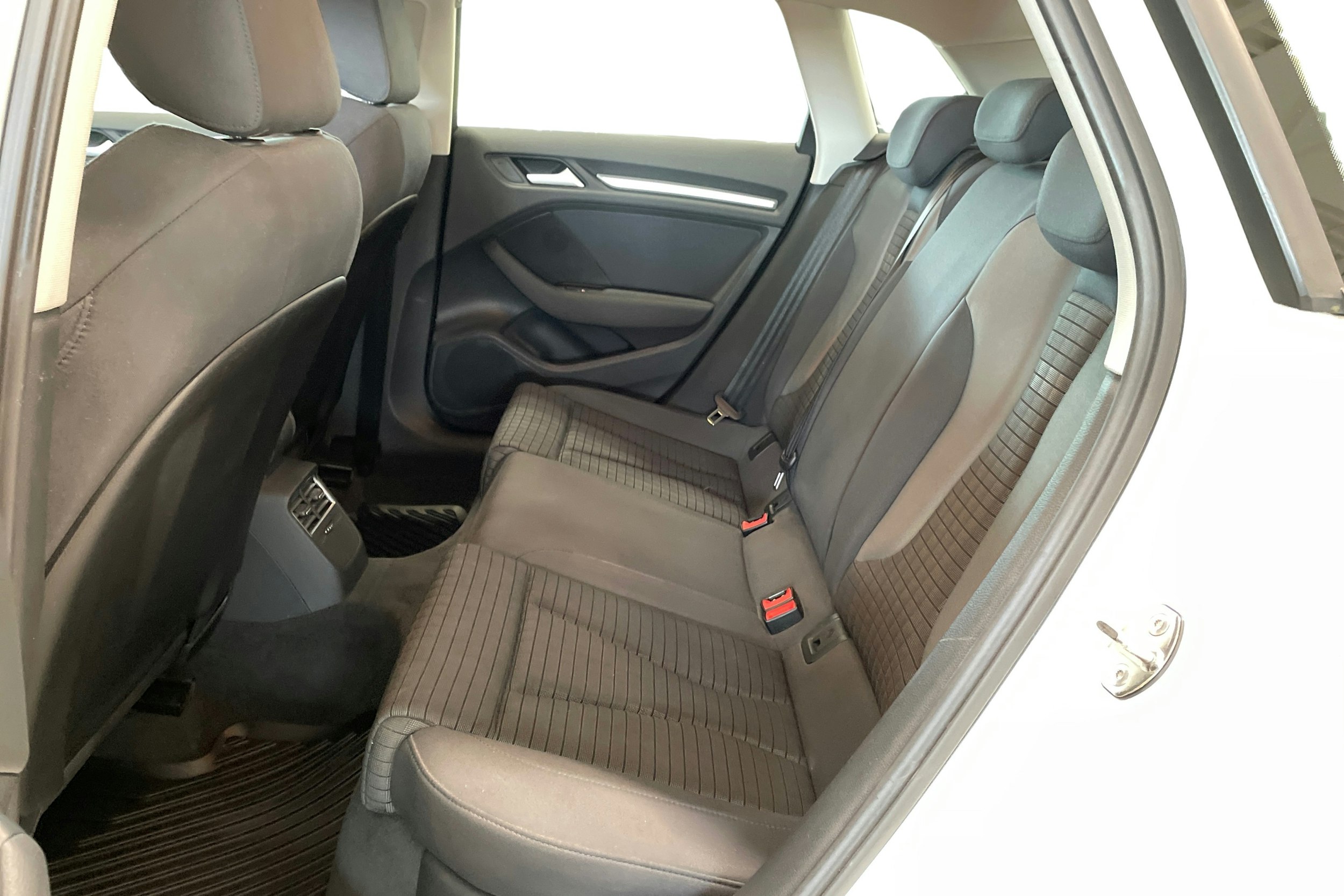 valkoinen Audi A3 2014 kuva 10.