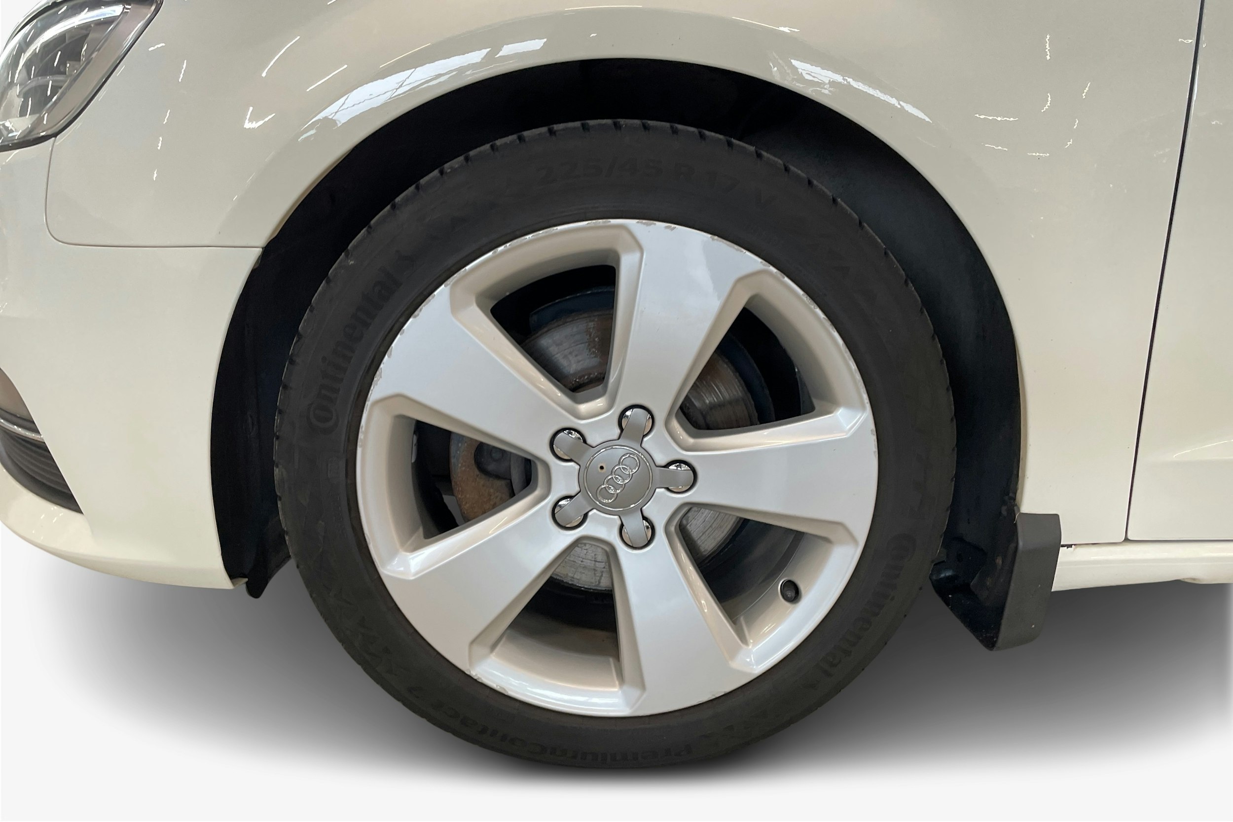valkoinen Audi A3 2014 kuva 11.