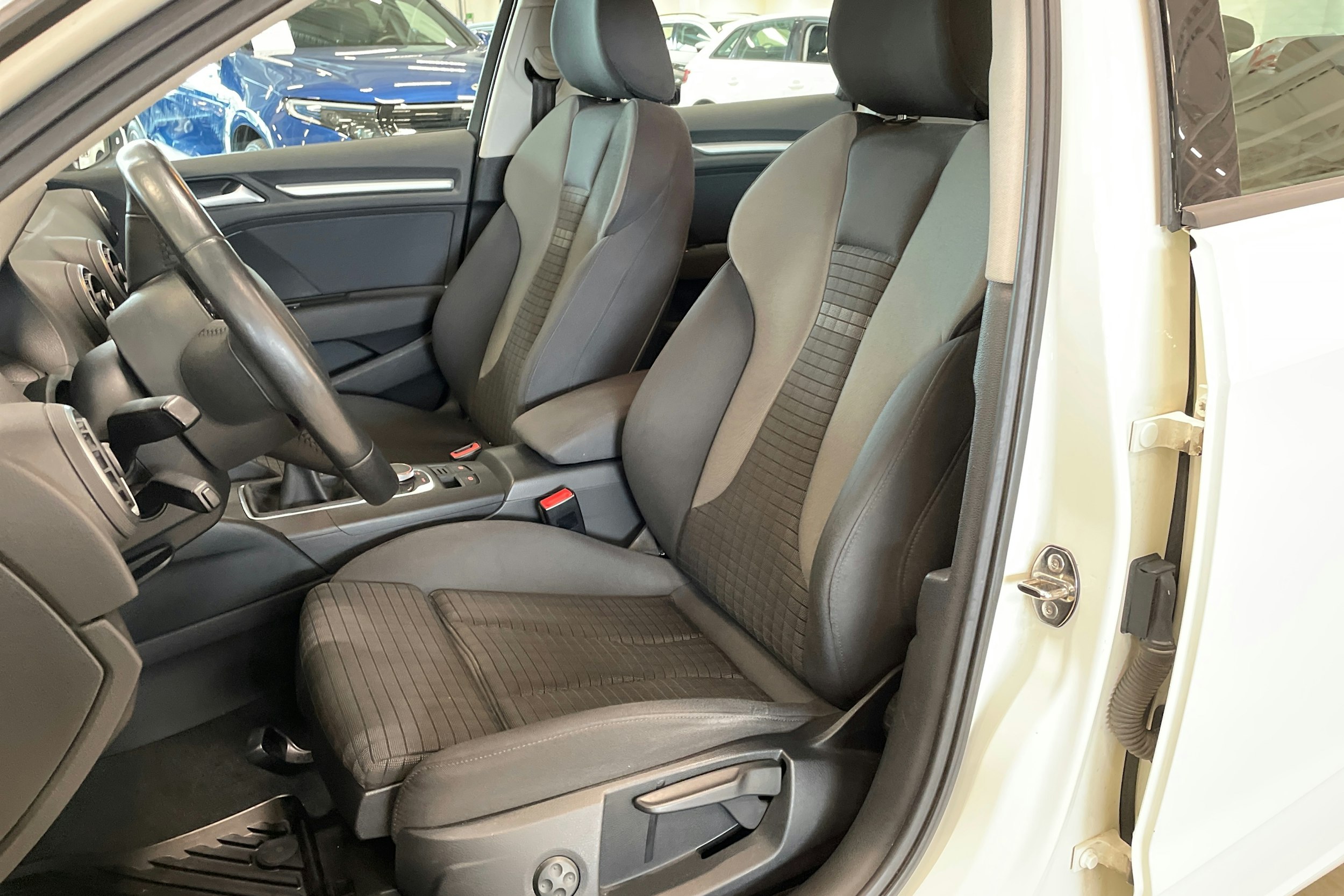 valkoinen Audi A3 2014 kuva 14.