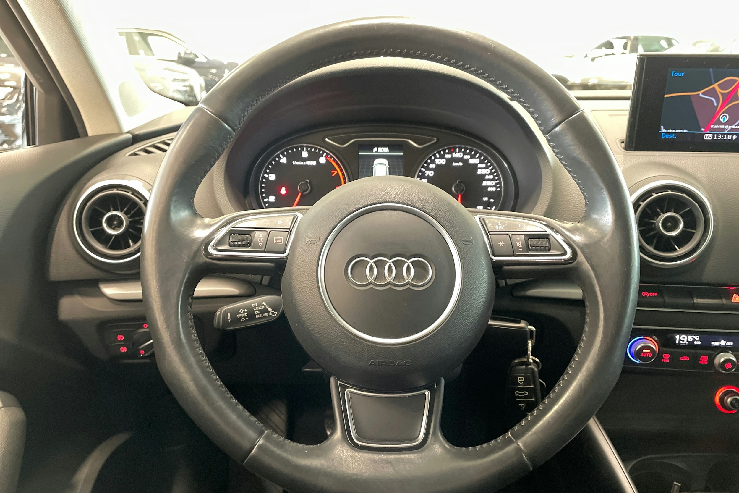 valkoinen Audi A3 2014 kuva 15.