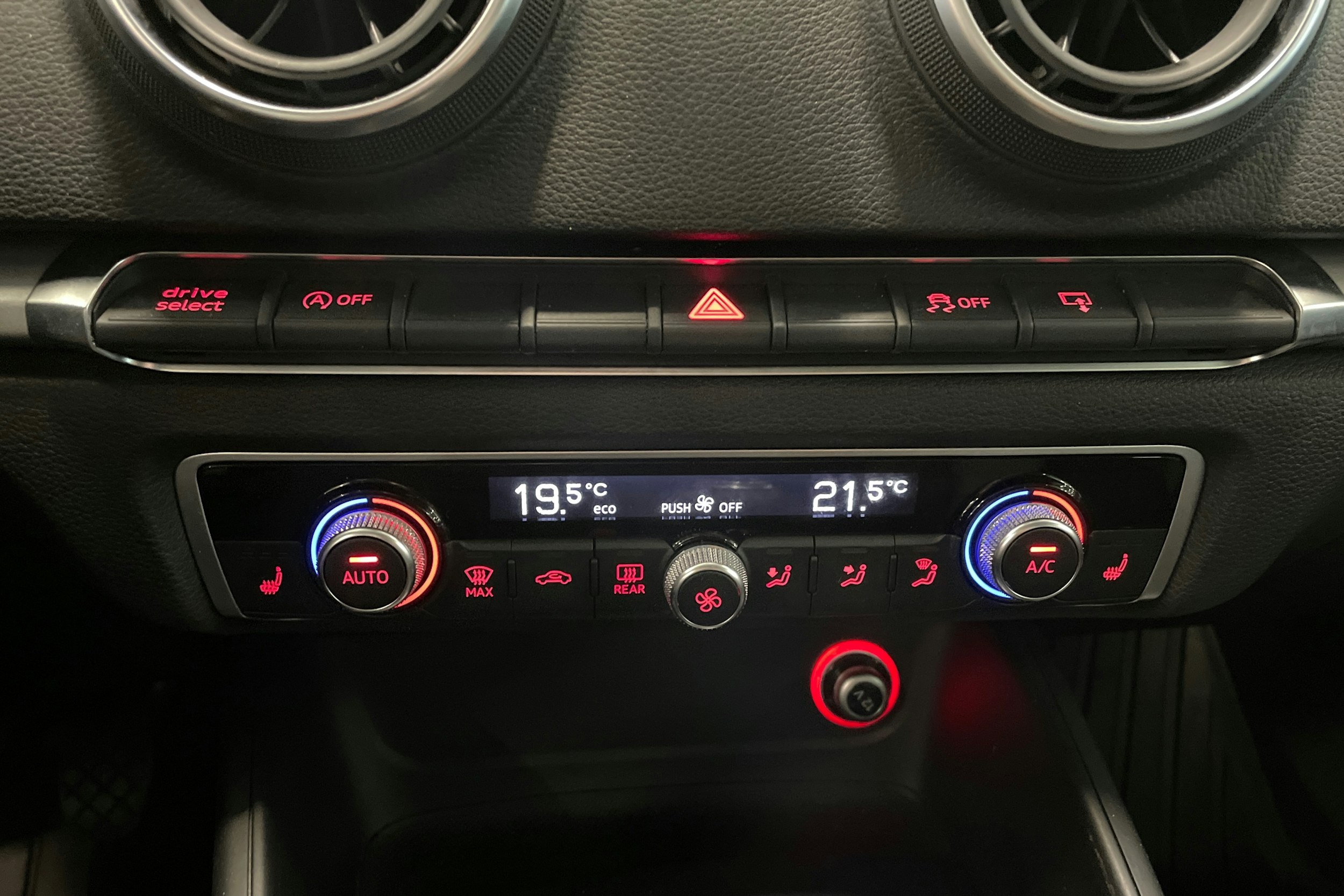 valkoinen Audi A3 2014 kuva 26.