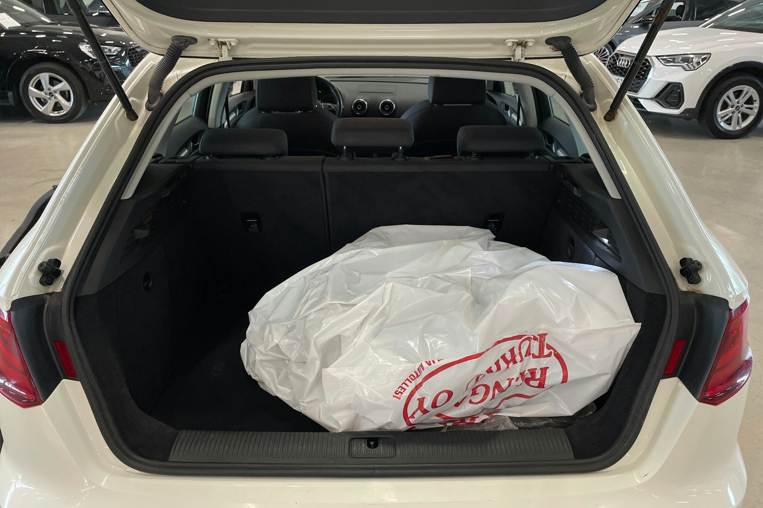 valkoinen Audi A3 2014 kuva 33.