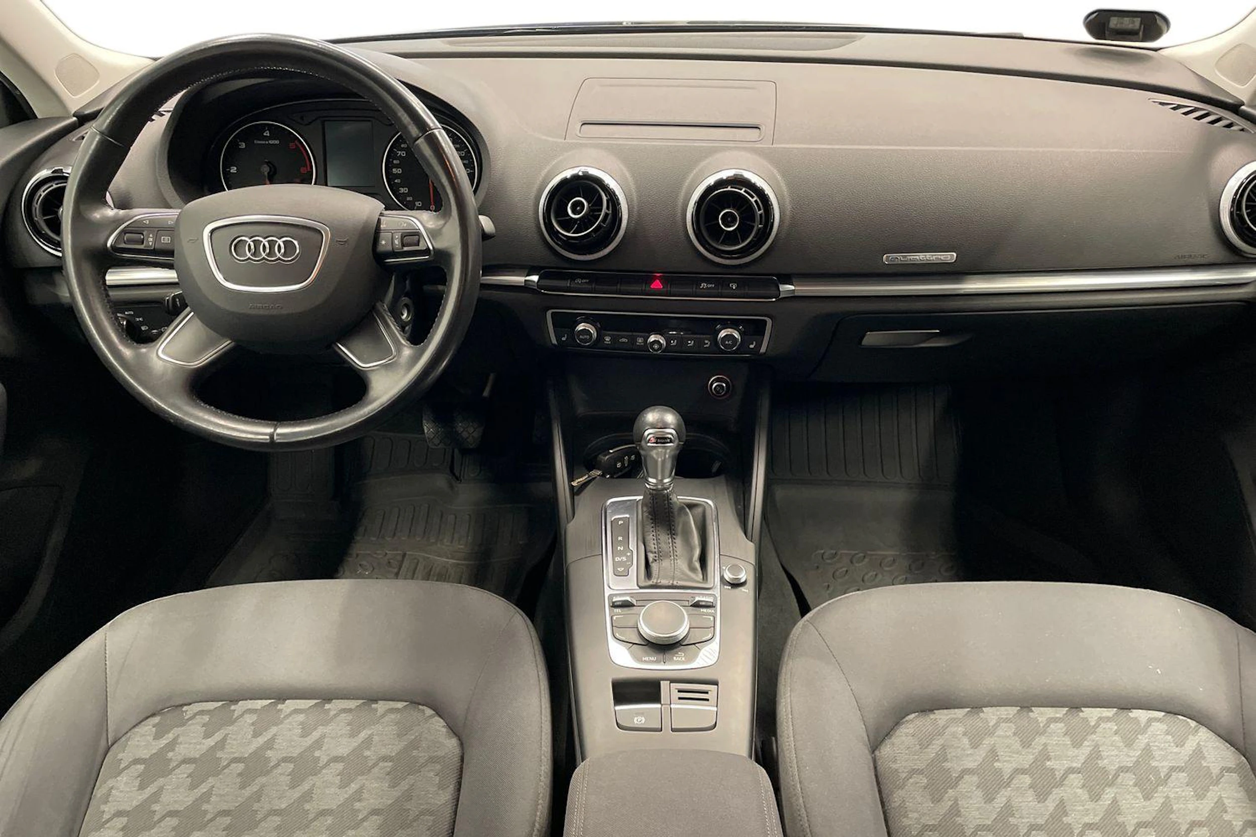 Musta Audi A3 2014 kuva 7.