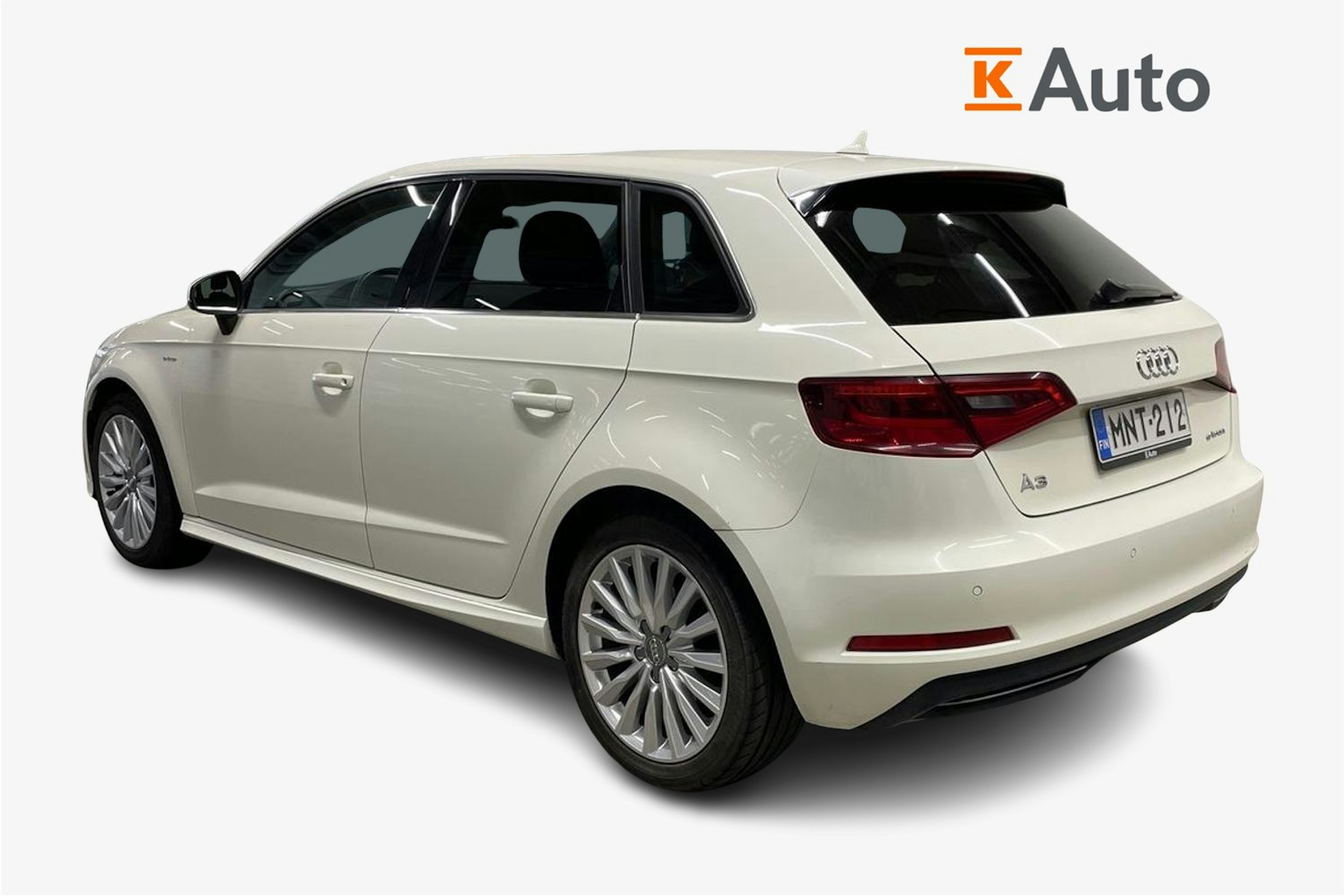 valkoinen Audi A3 2014 kuva 2.