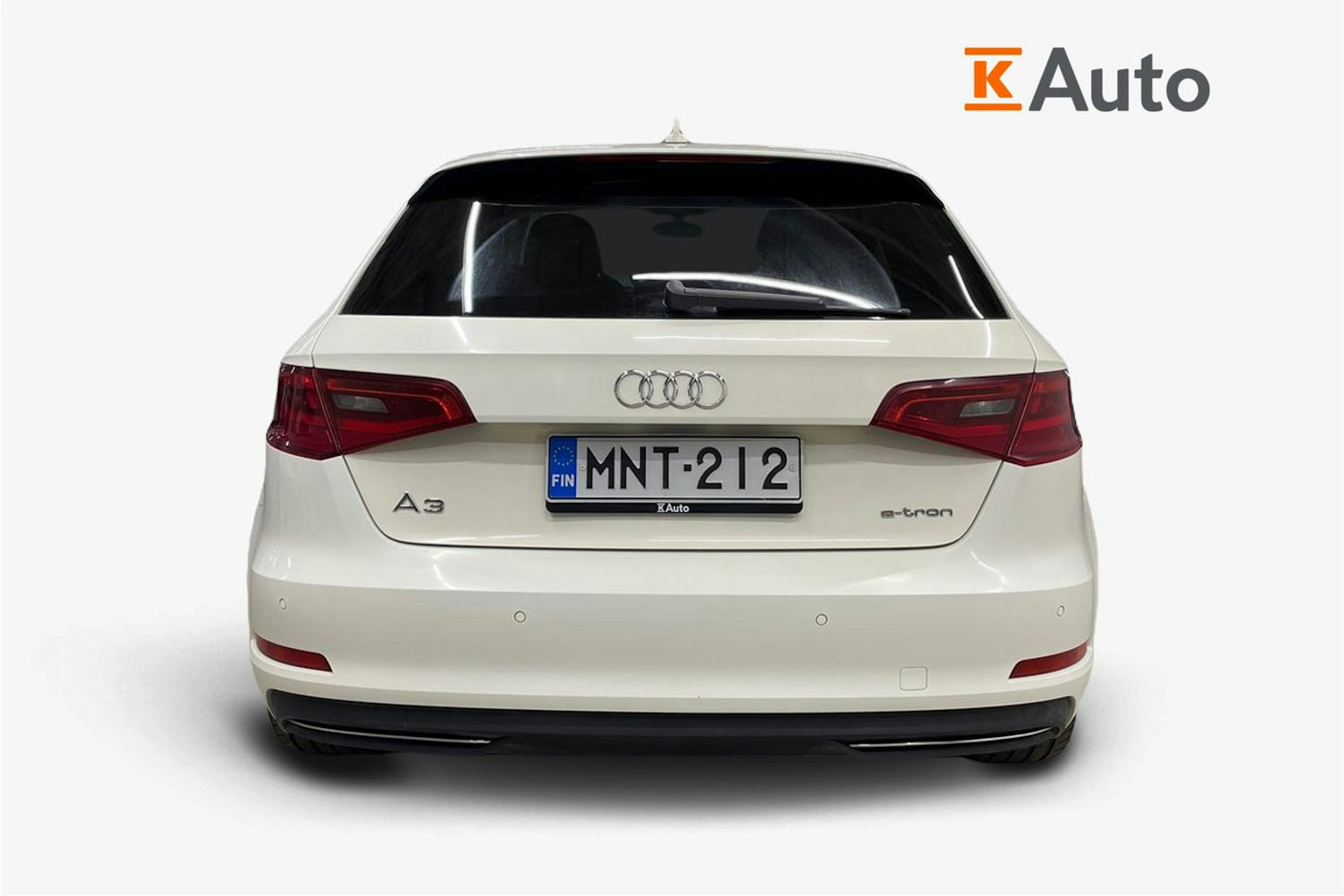 valkoinen Audi A3 2014 kuva 3.