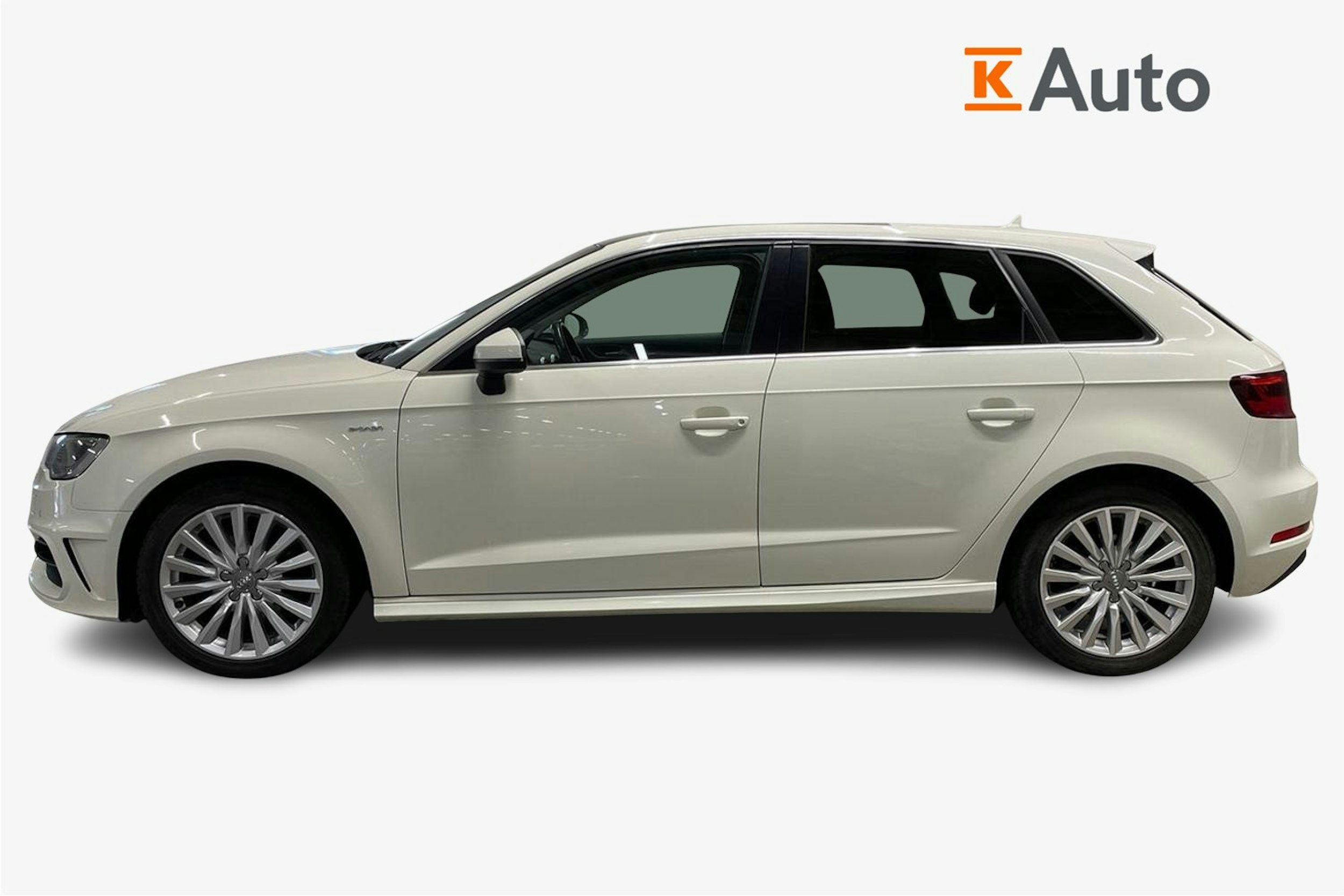 valkoinen Audi A3 2014 kuva 6.