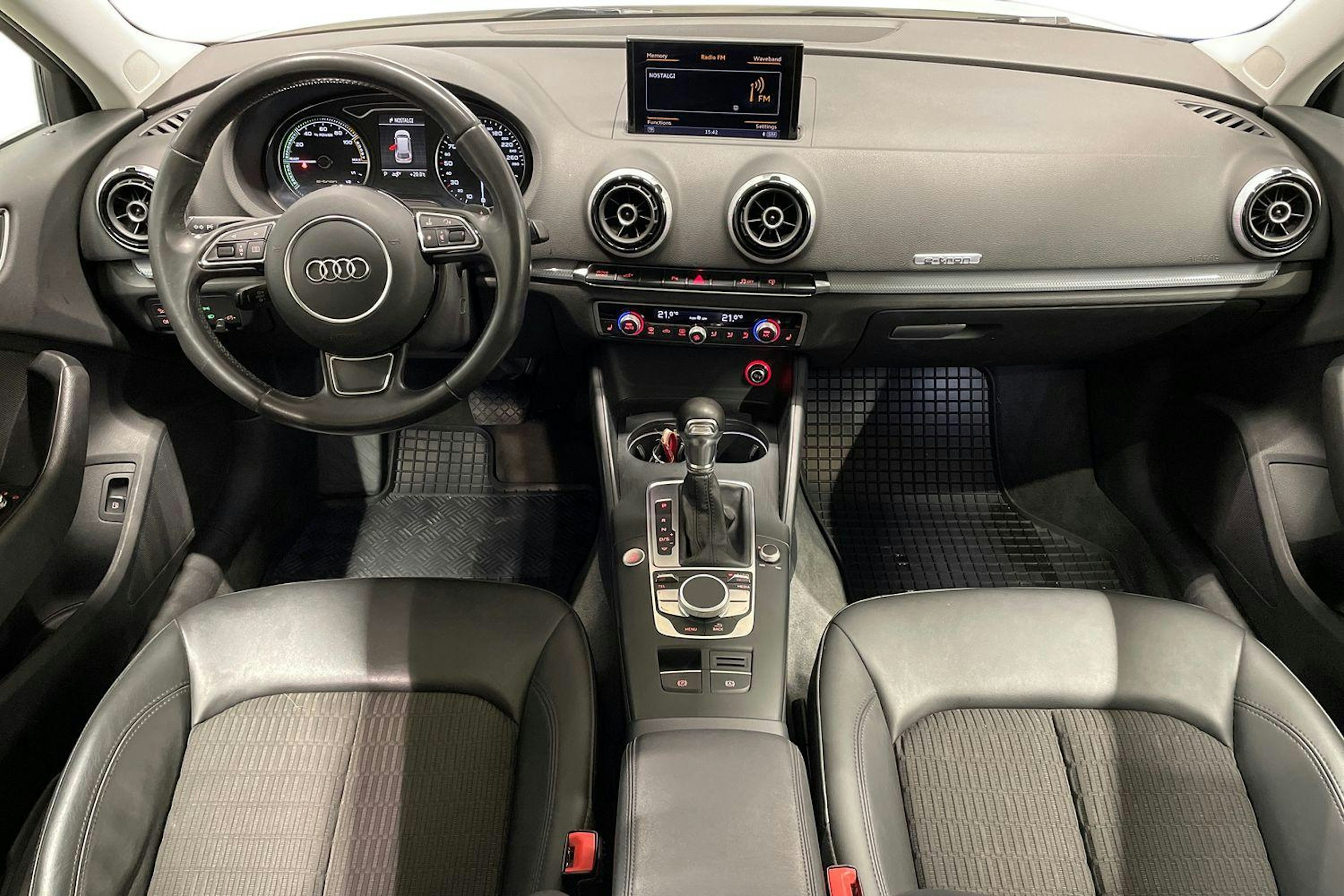 valkoinen Audi A3 2014 kuva 9.