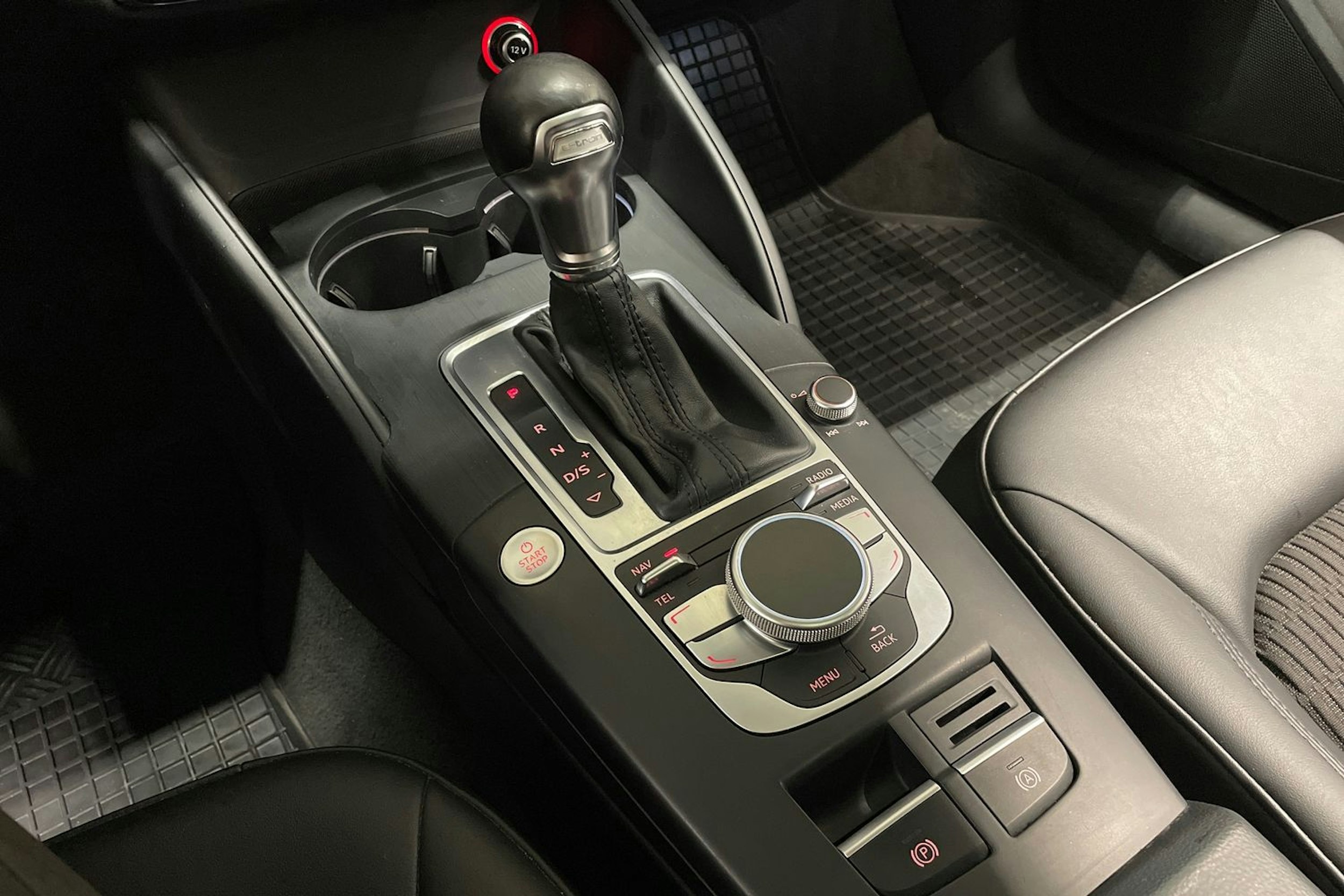 valkoinen Audi A3 2014 kuva 21.