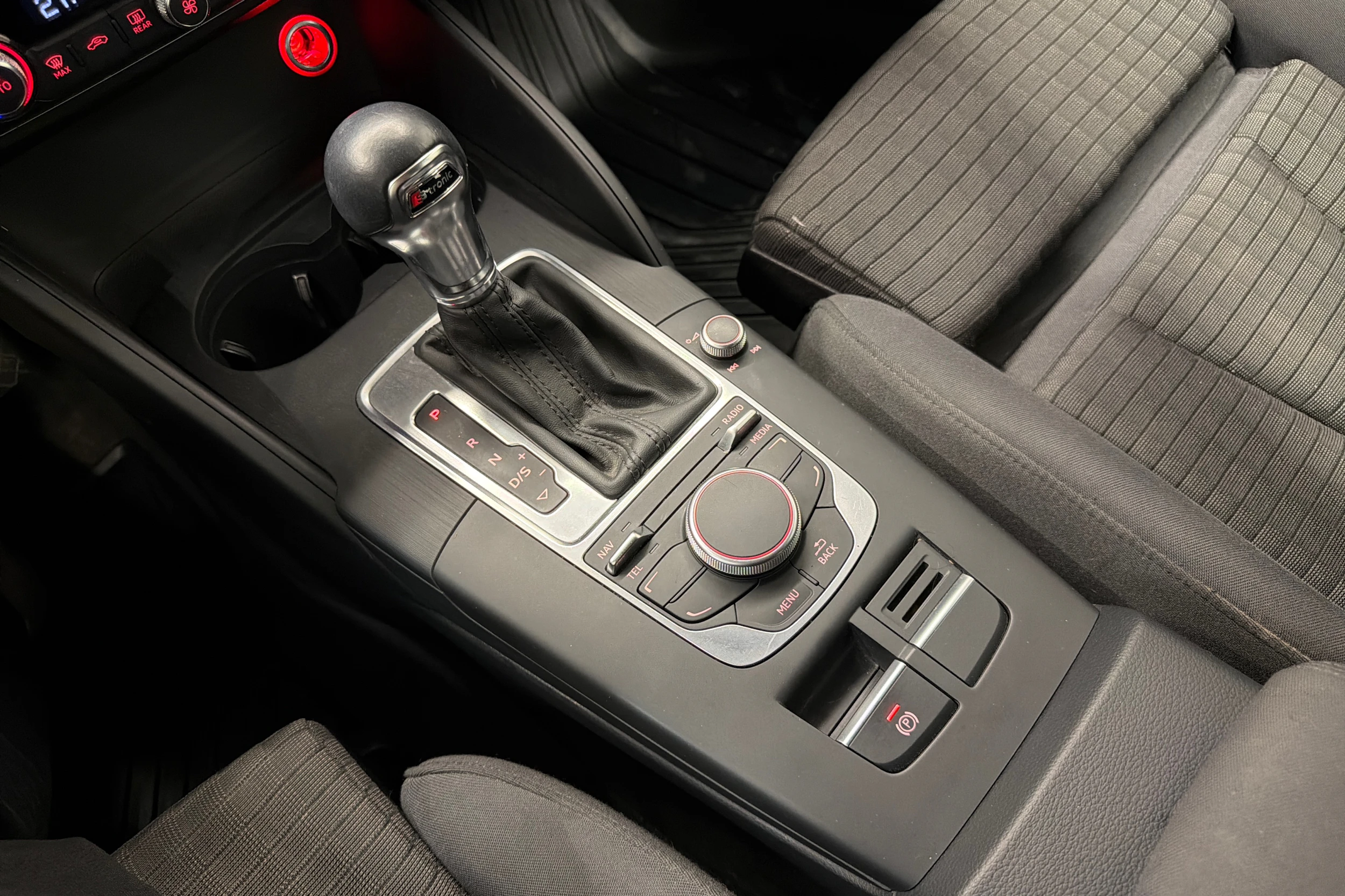 ruskea (beige) Audi A3 2014 kuva 20.