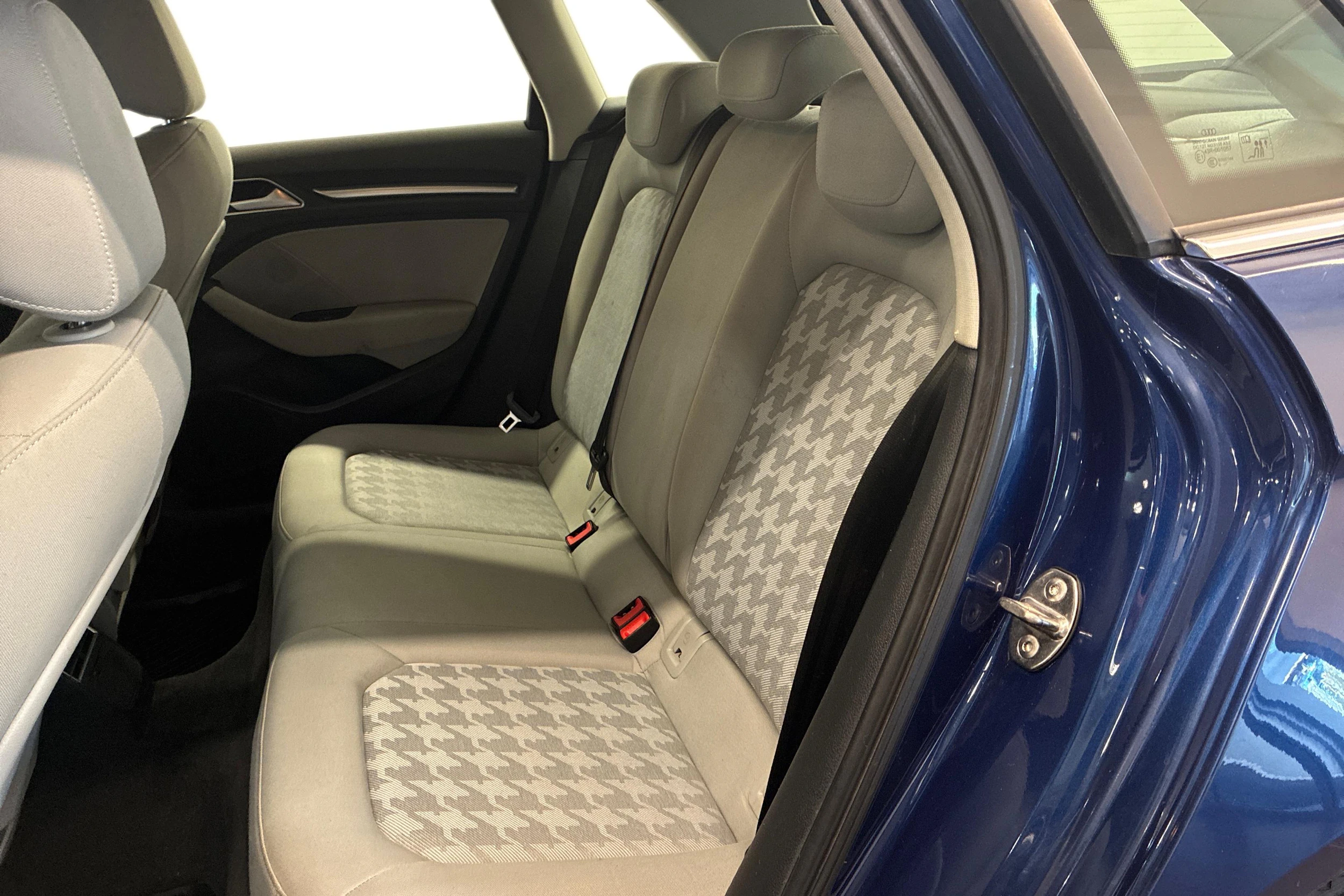 Sininen Audi A3 2014 kuva 8.
