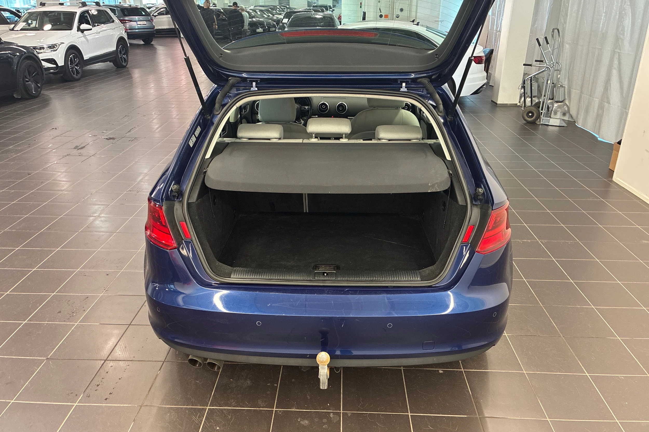 Sininen Audi A3 2014 kuva 11.