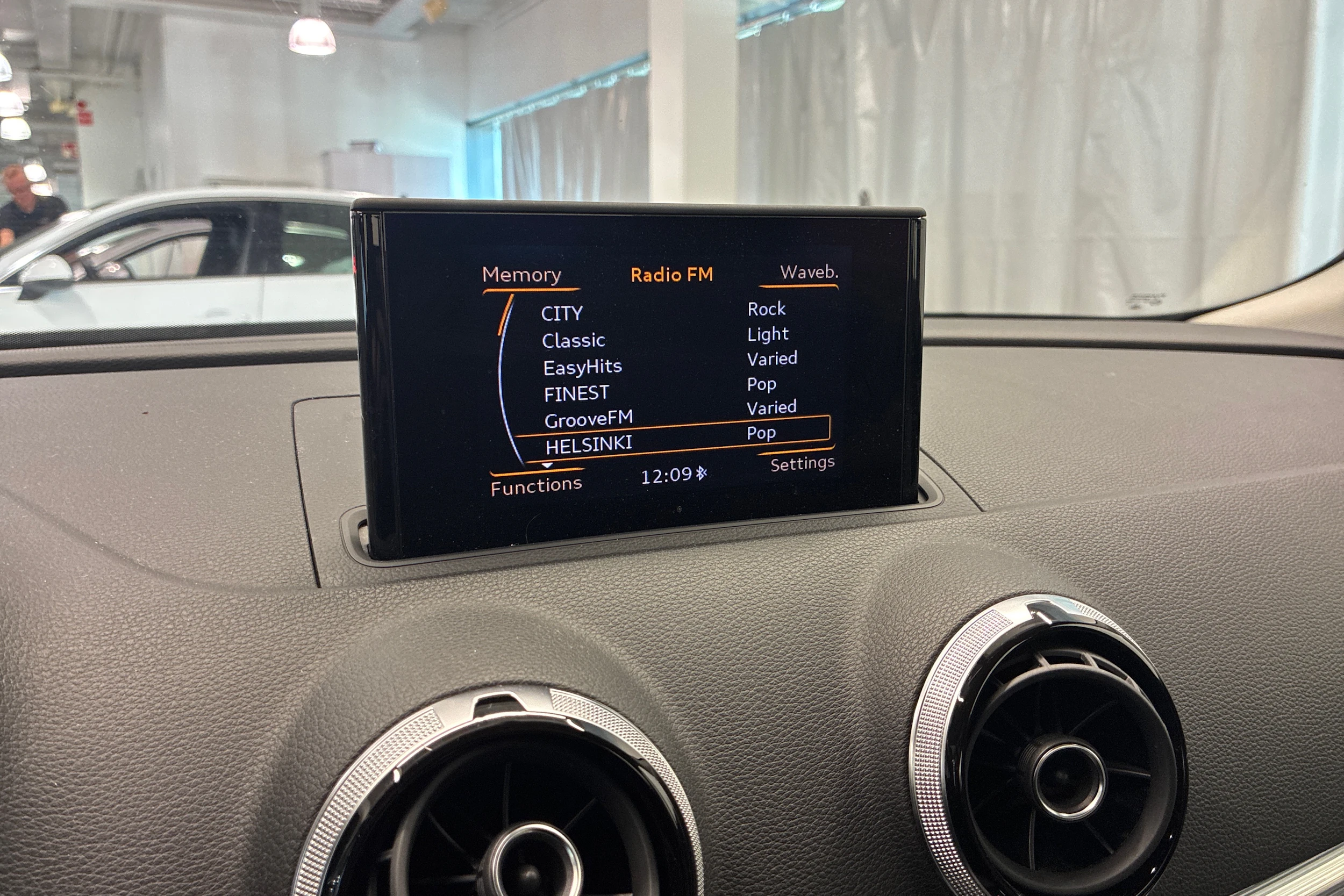 Sininen Audi A3 2014 kuva 18.